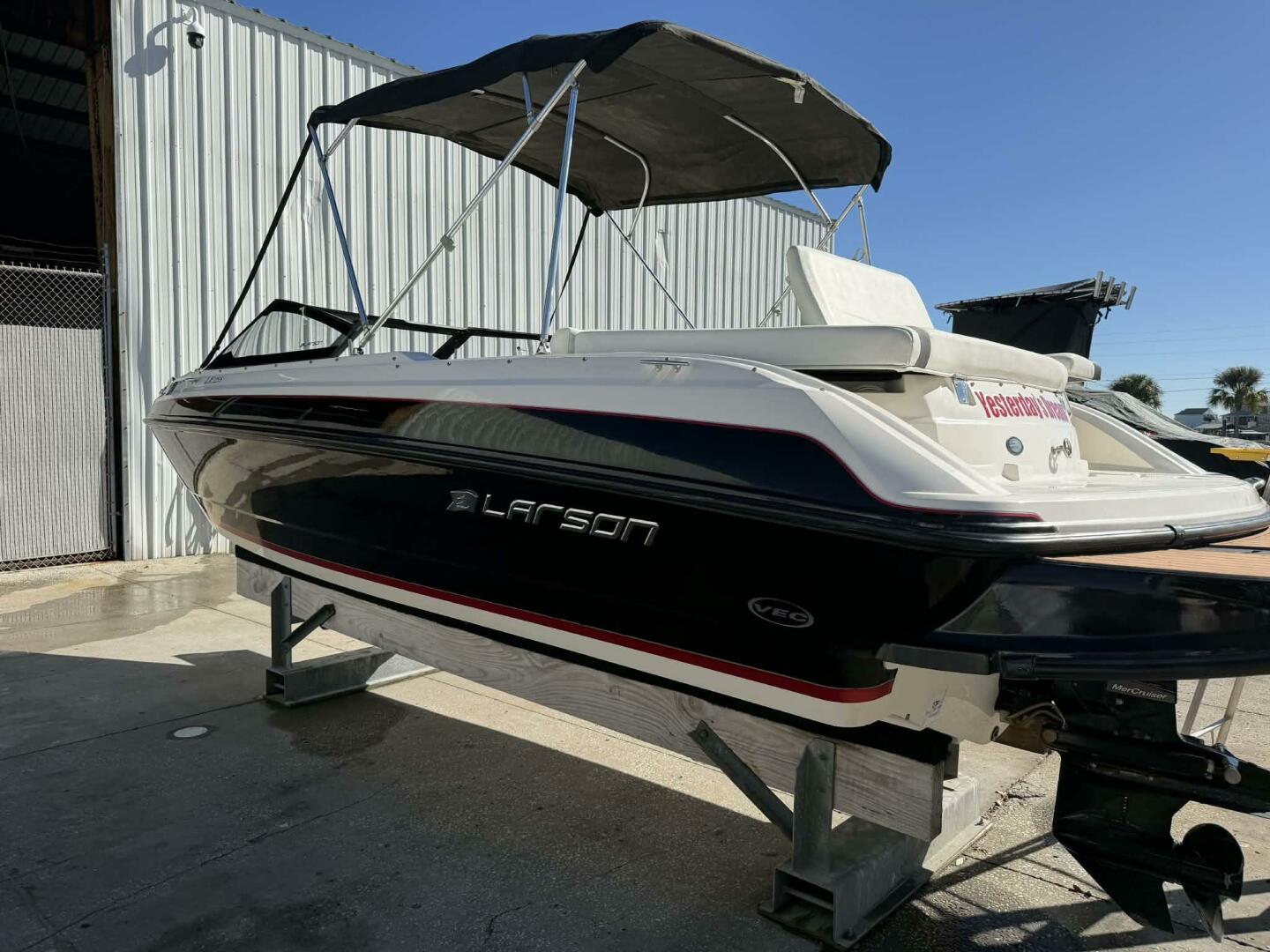 2015 Larson LX 225S IO - Image 11