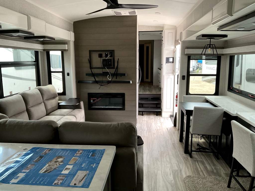 2025 JAYCO PINNACLE 38 FBRK - Image 7