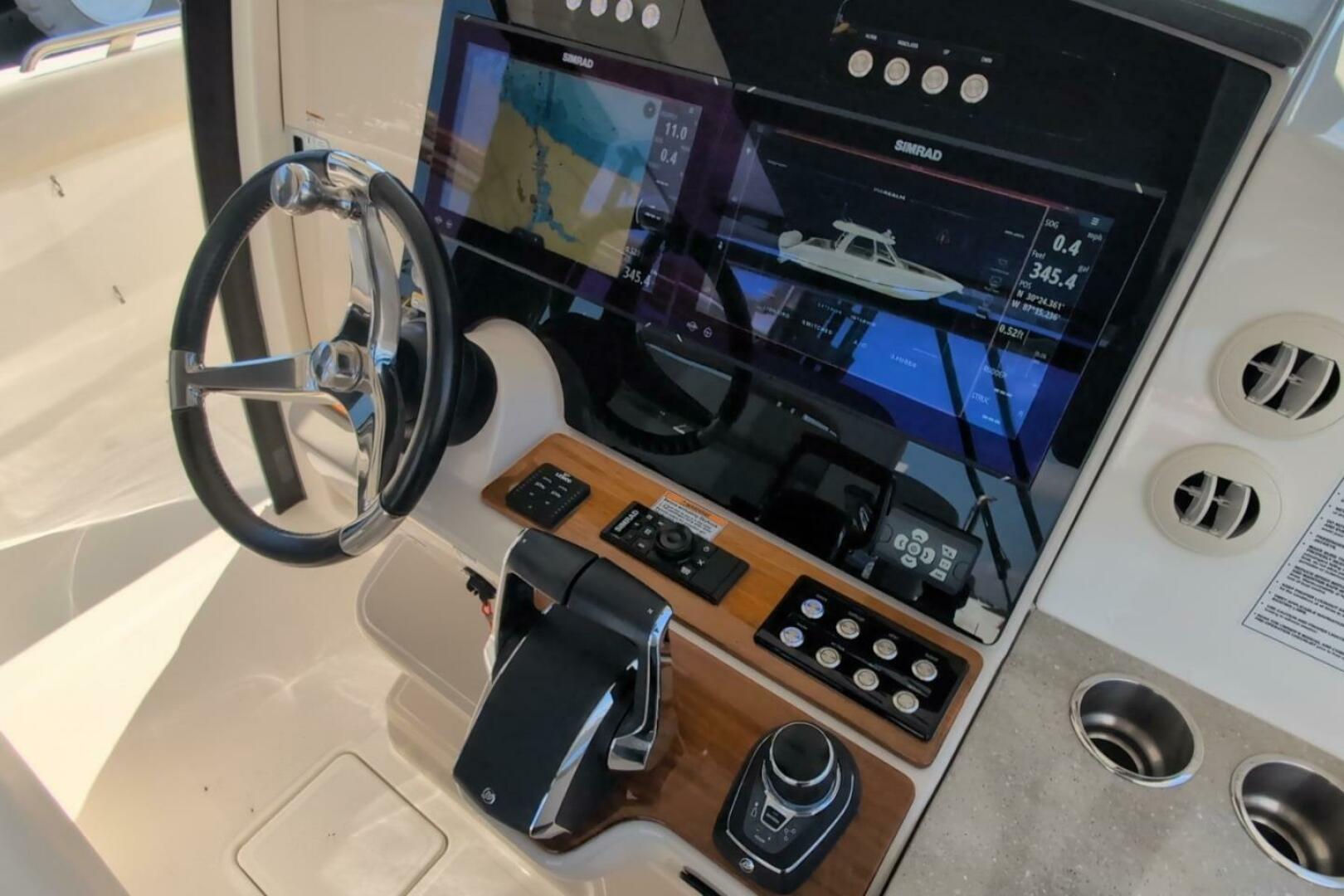 2024 Boston Whaler 350 Realm - Image 9