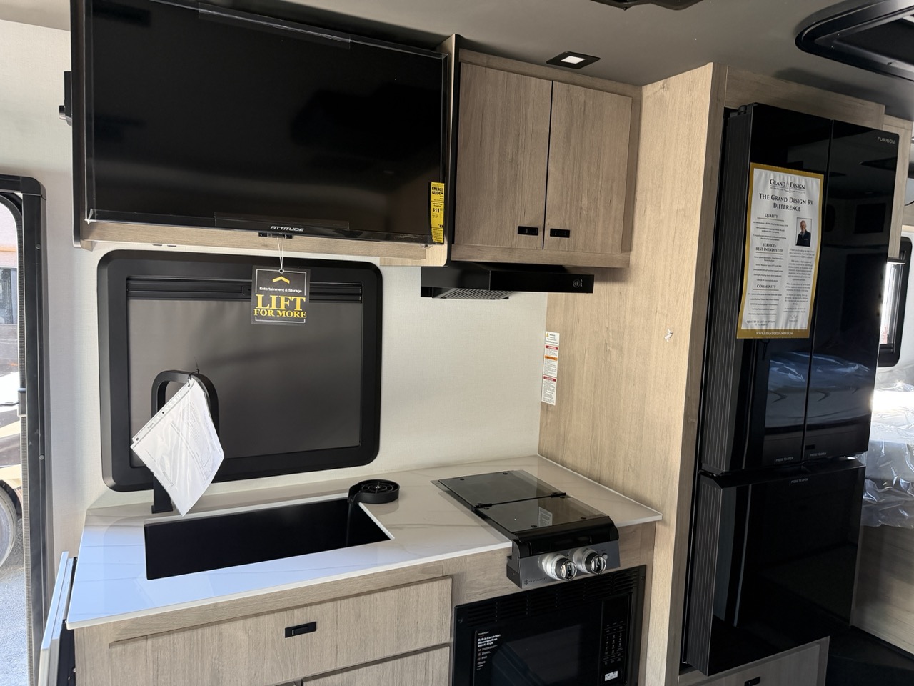 2026 Grand Design Lineage Series M 25TK - Image 10