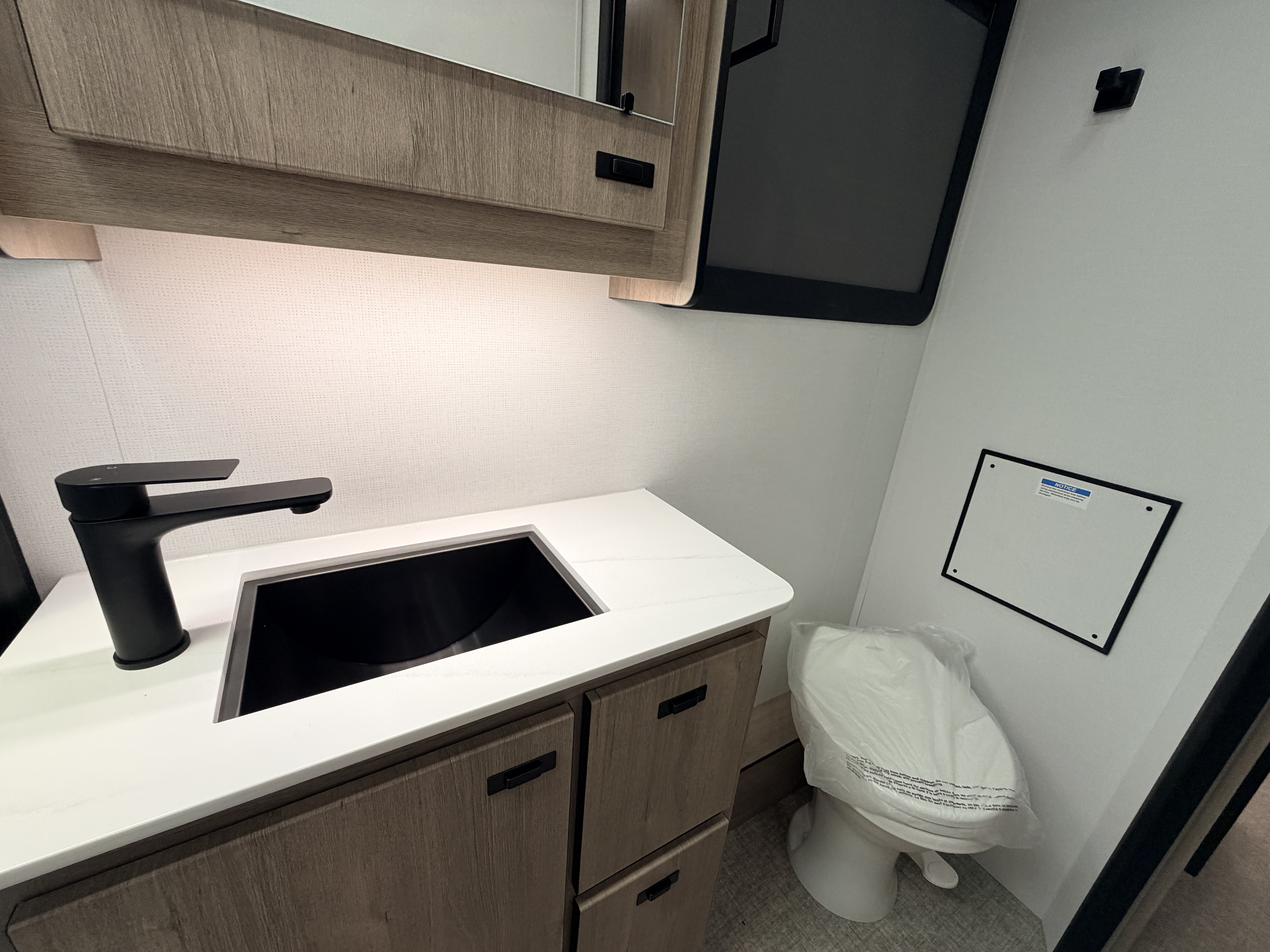 2027 Grand Design Lineage Series F 31ZW5 - Image 22