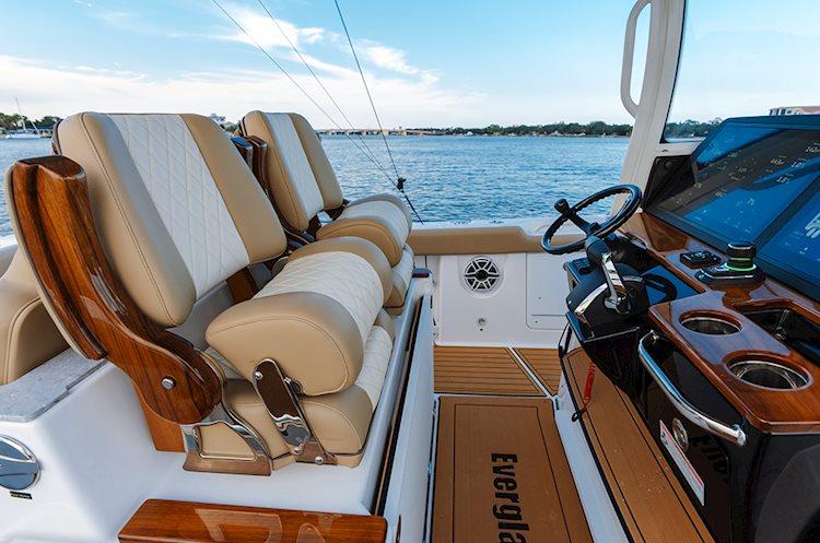 2024 Everglades 315 Center Console Standard - Image 17
