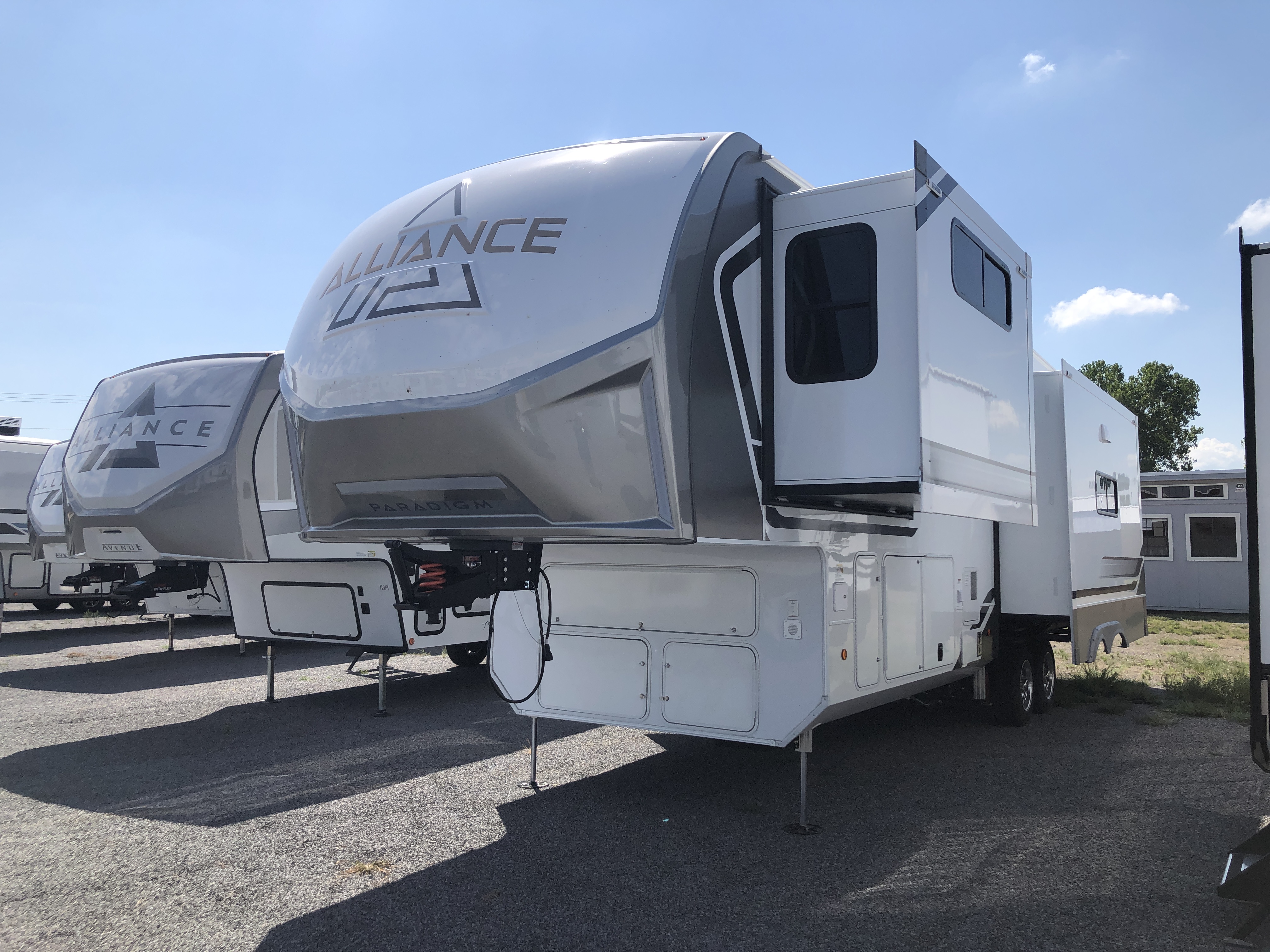 2026 Alliance RV Paradigm 310RL - Image 8