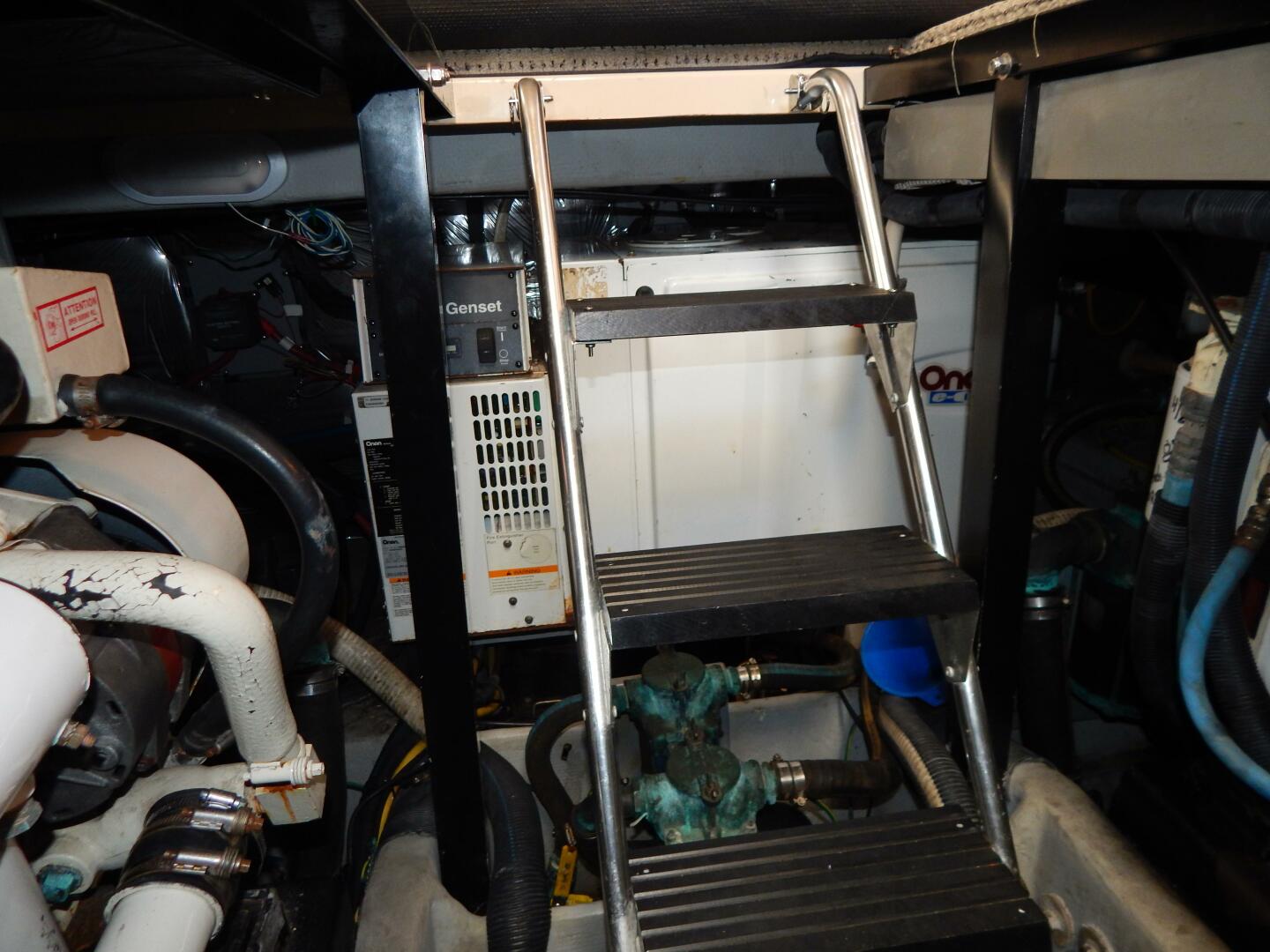 2005 Meridian 408 Motor Yacht - Image 37