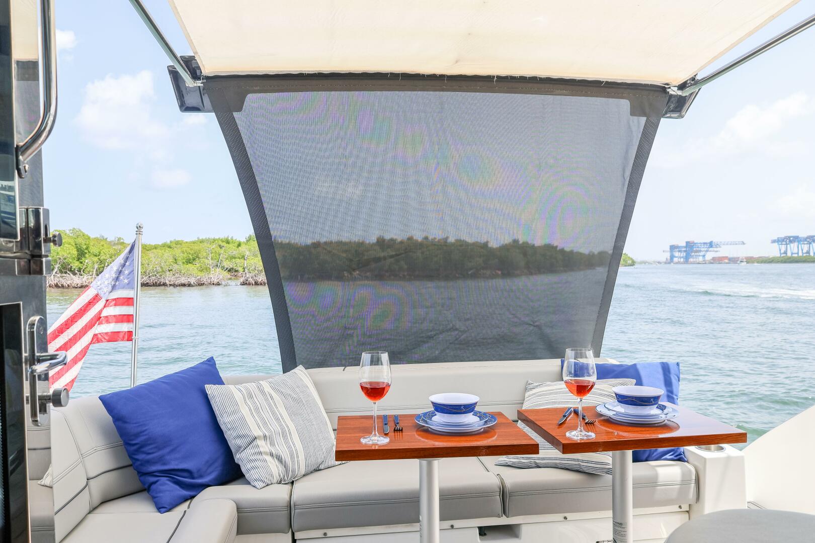 2014 Cruisers Yachts 45 Cantius - Image 30