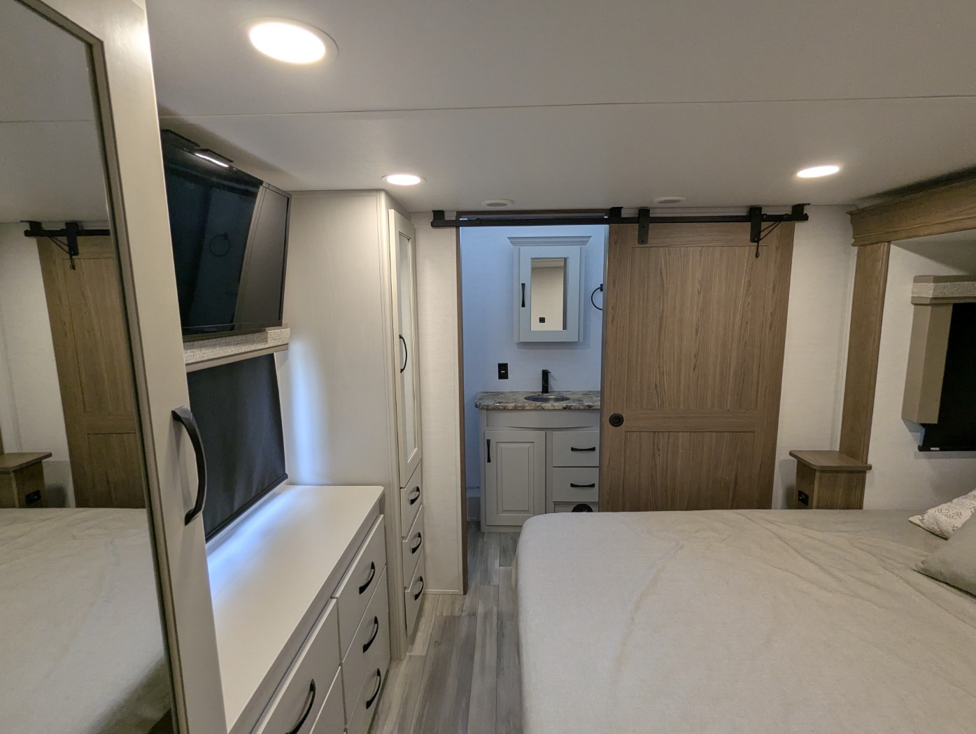 2024 Alliance RV Paradigm 395DS - Image 22