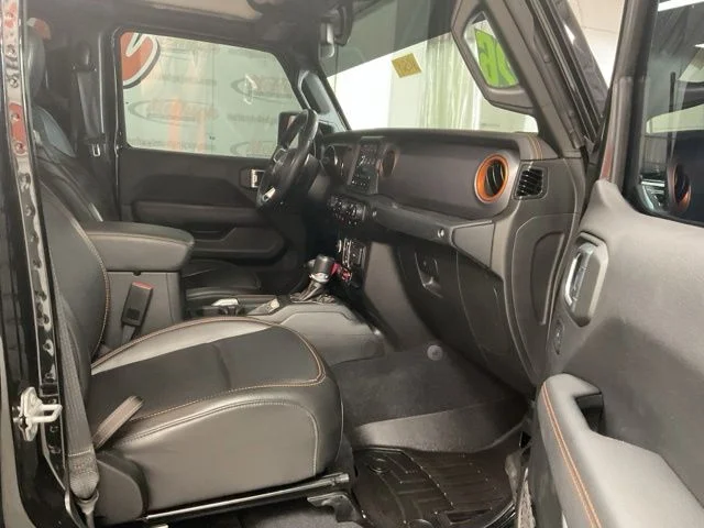 2022 Jeep Gladiator Crew Cab Mojave 4WD - Image 25