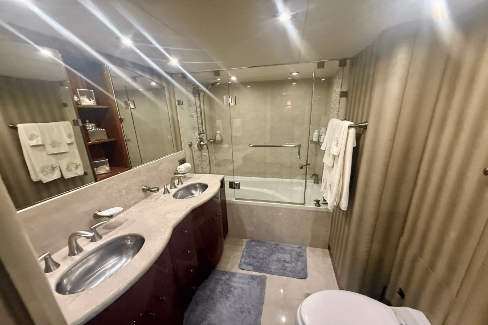 2005 68 FLYBRIDGE - Image 27