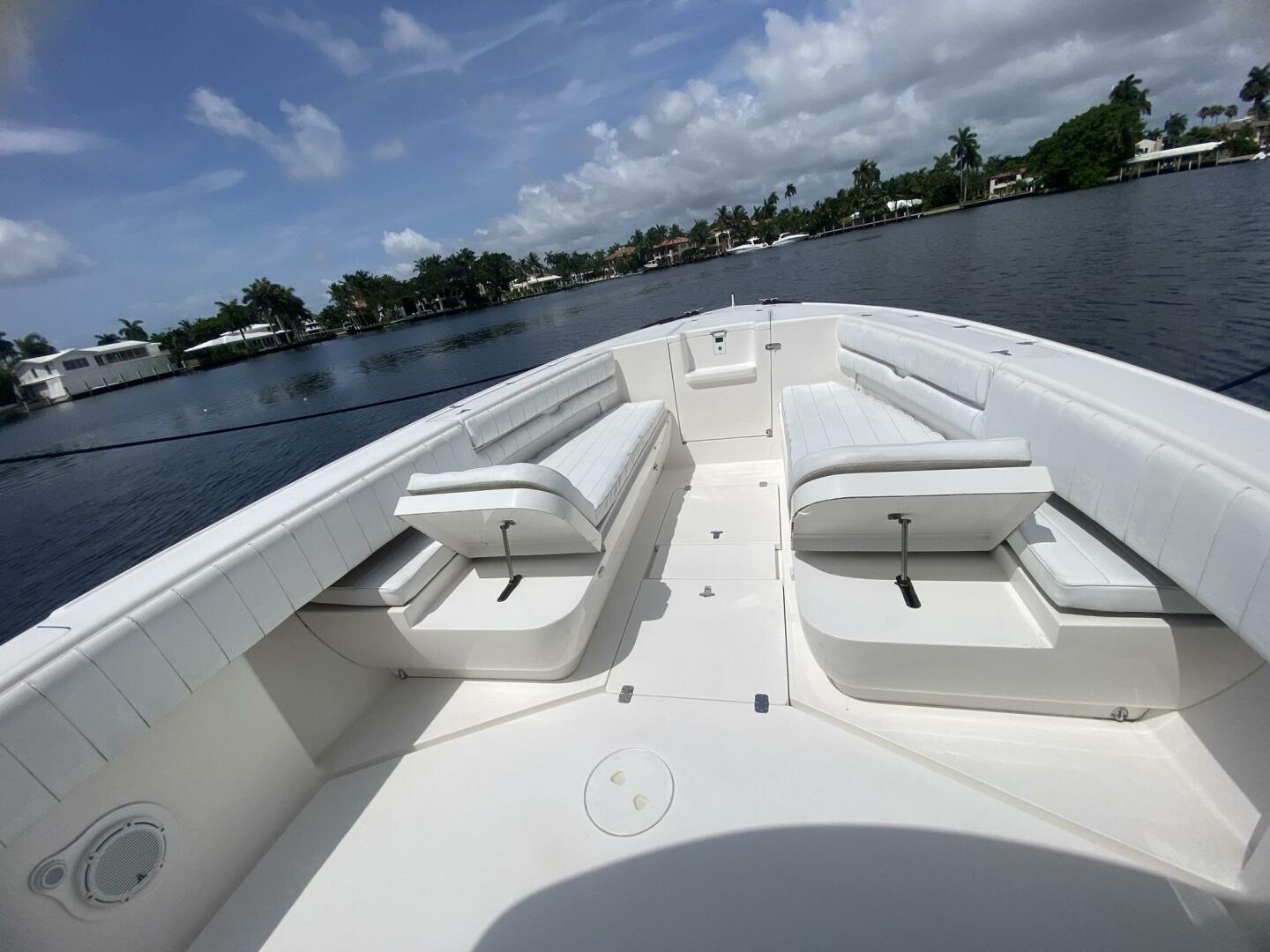 2006 Intrepid 370 - Image 22