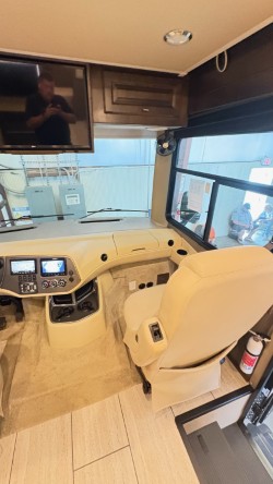 2019 TIFFIN ALLEGRO 34 PA - Image 35