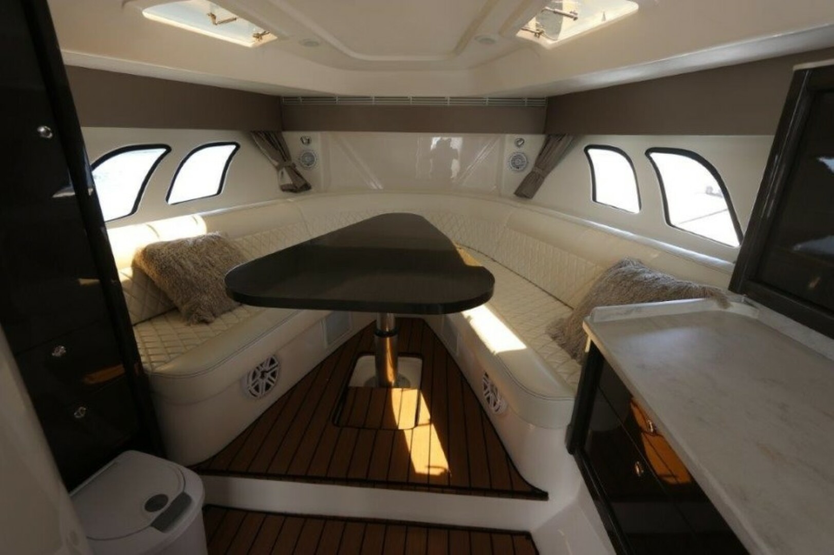 2019 Intrepid 475 Sport Yacht - Image 38