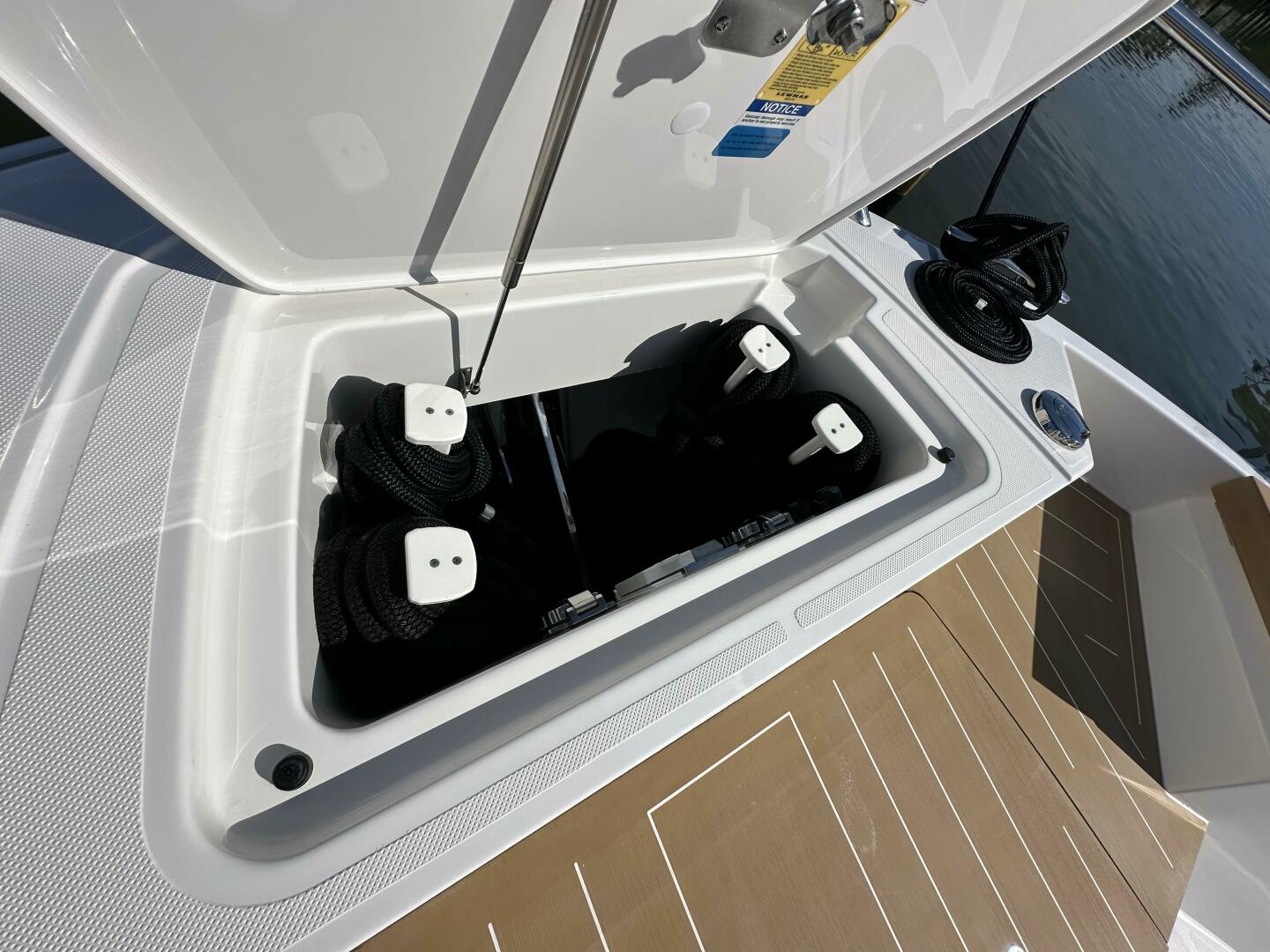 2025 Tiara Yachts EX 60 - Image 26