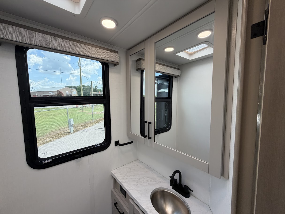 2027 JAYCO GREYHAWK 29MV - Image 33