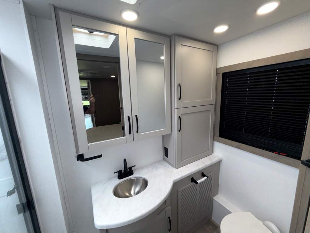 2027 JAYCO PRECEPT 36C - Image 31