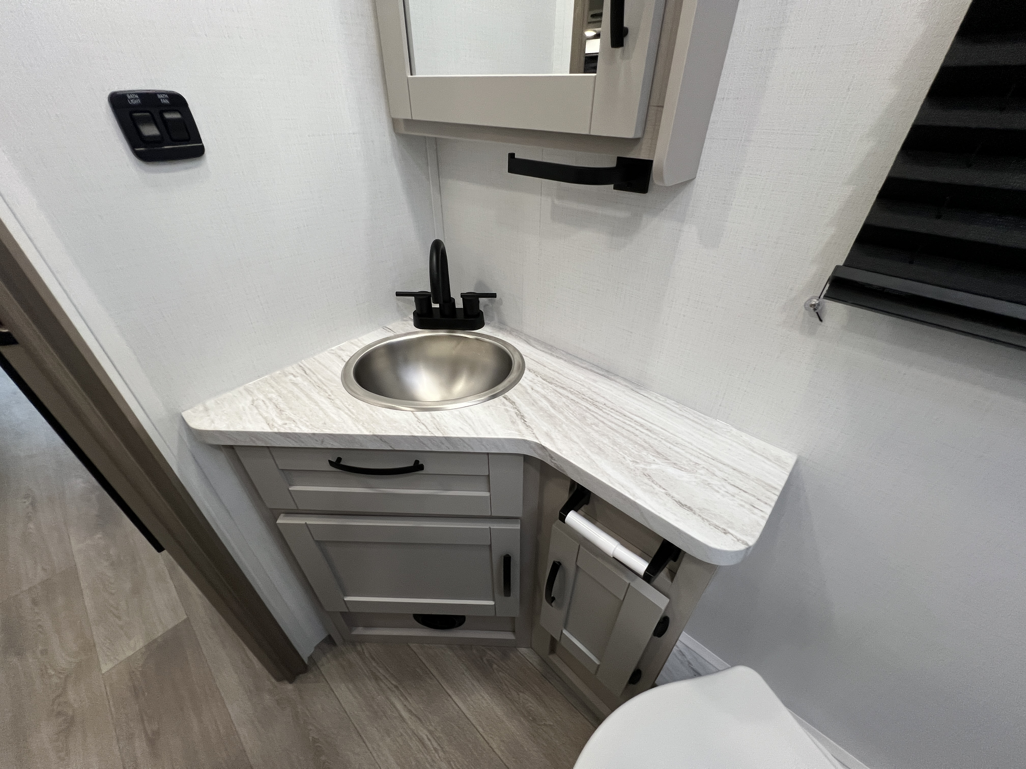 2027 Jayco Melbourne 24L - Image 34