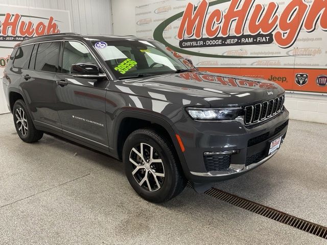 2025 Jeep Grand-Cherokee-L Laredo Altitude 4x4 - Image 3