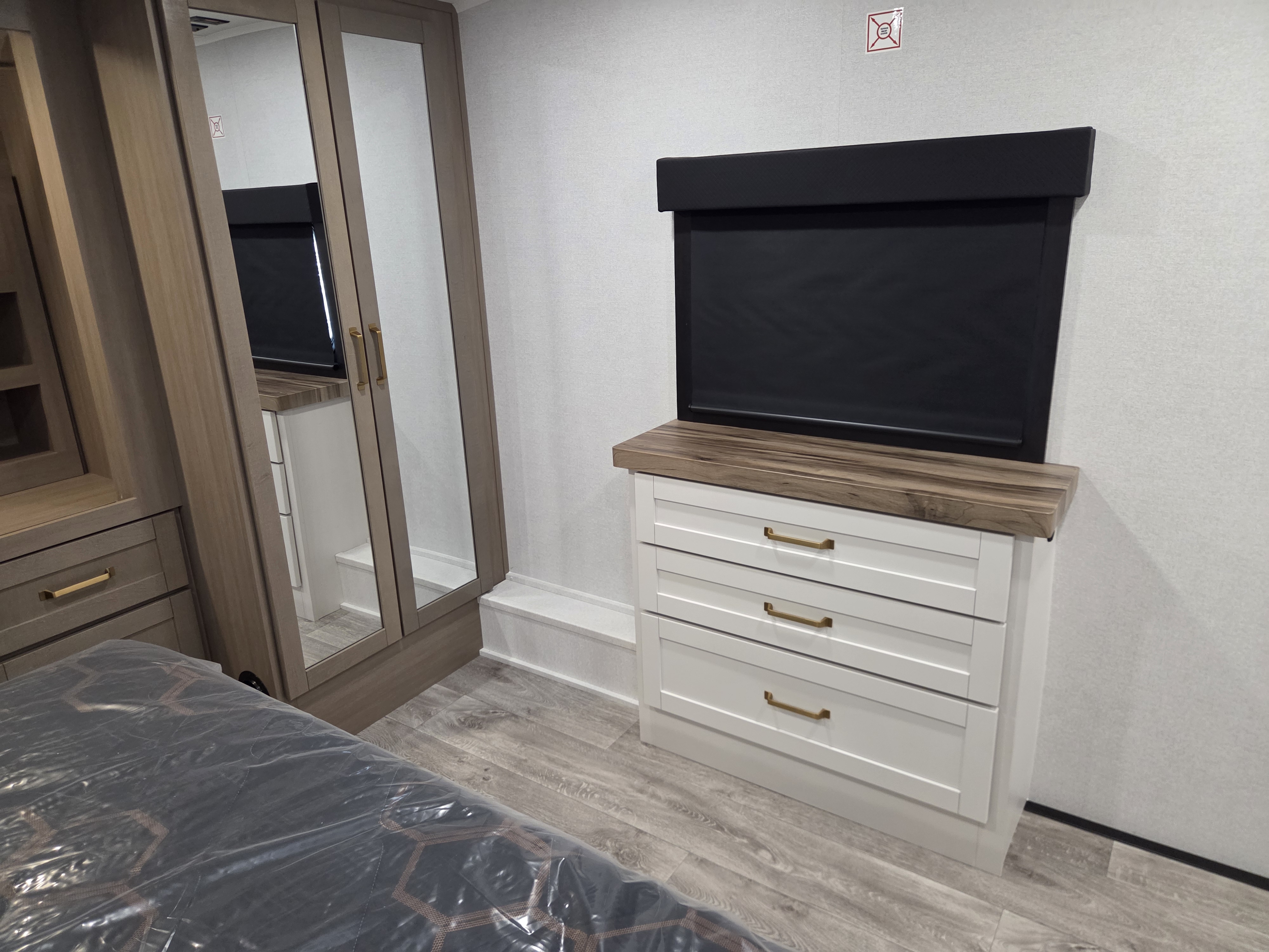 2027 Jayco Eagle 321RSTS - Image 20
