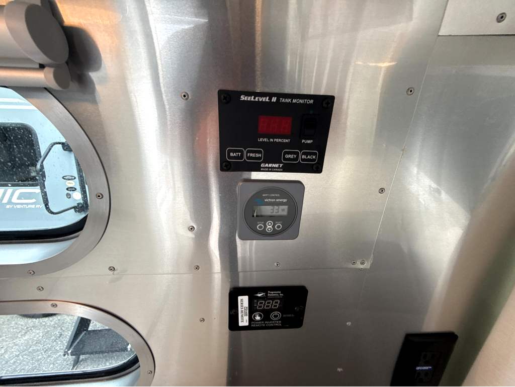 2022 AIRSTREAM CARAVEL 19CB - Image 19