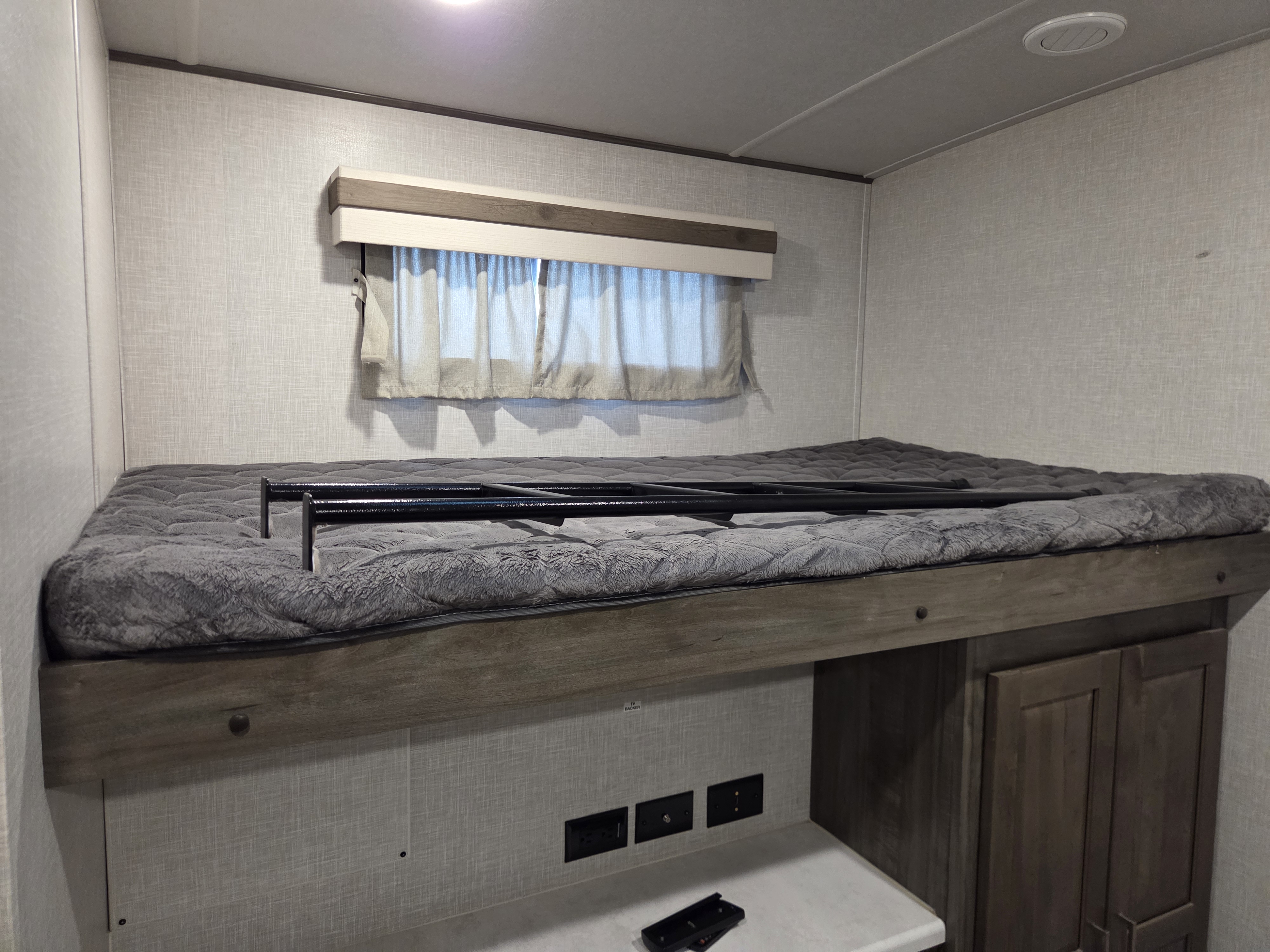 2022 Forest River Rockwood Signature Ultra Lite 8336BH - Image 16