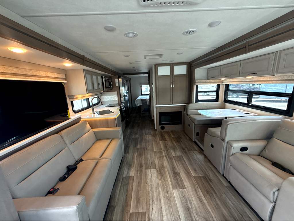 2027 THOR MOTOR COACH HURRICANE 35A - Image 13