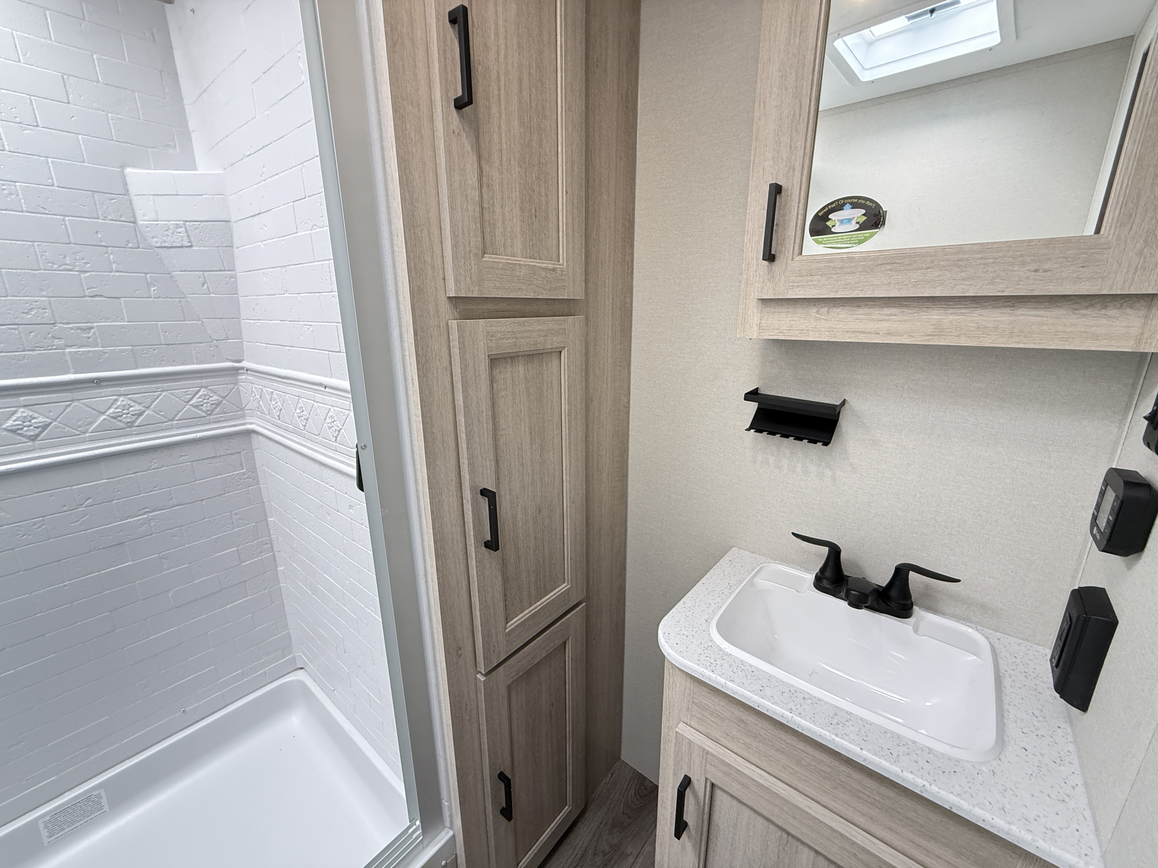 2026 Coachmen Catalina Legacy Edition 283RNR - Image 21
