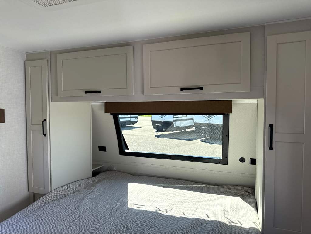 2027 VENTURE RV SPORTTREK 261VRL - Image 27