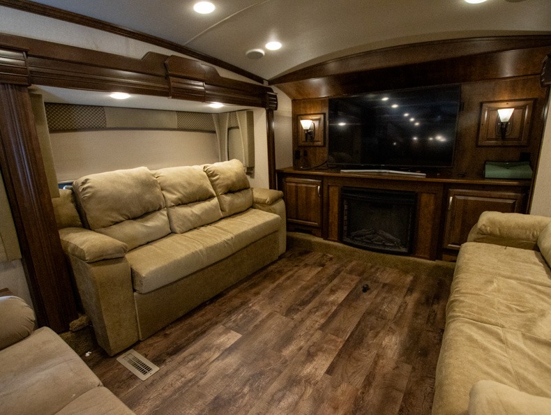 2016 Forest River Cardinal 3825FL - Image 25
