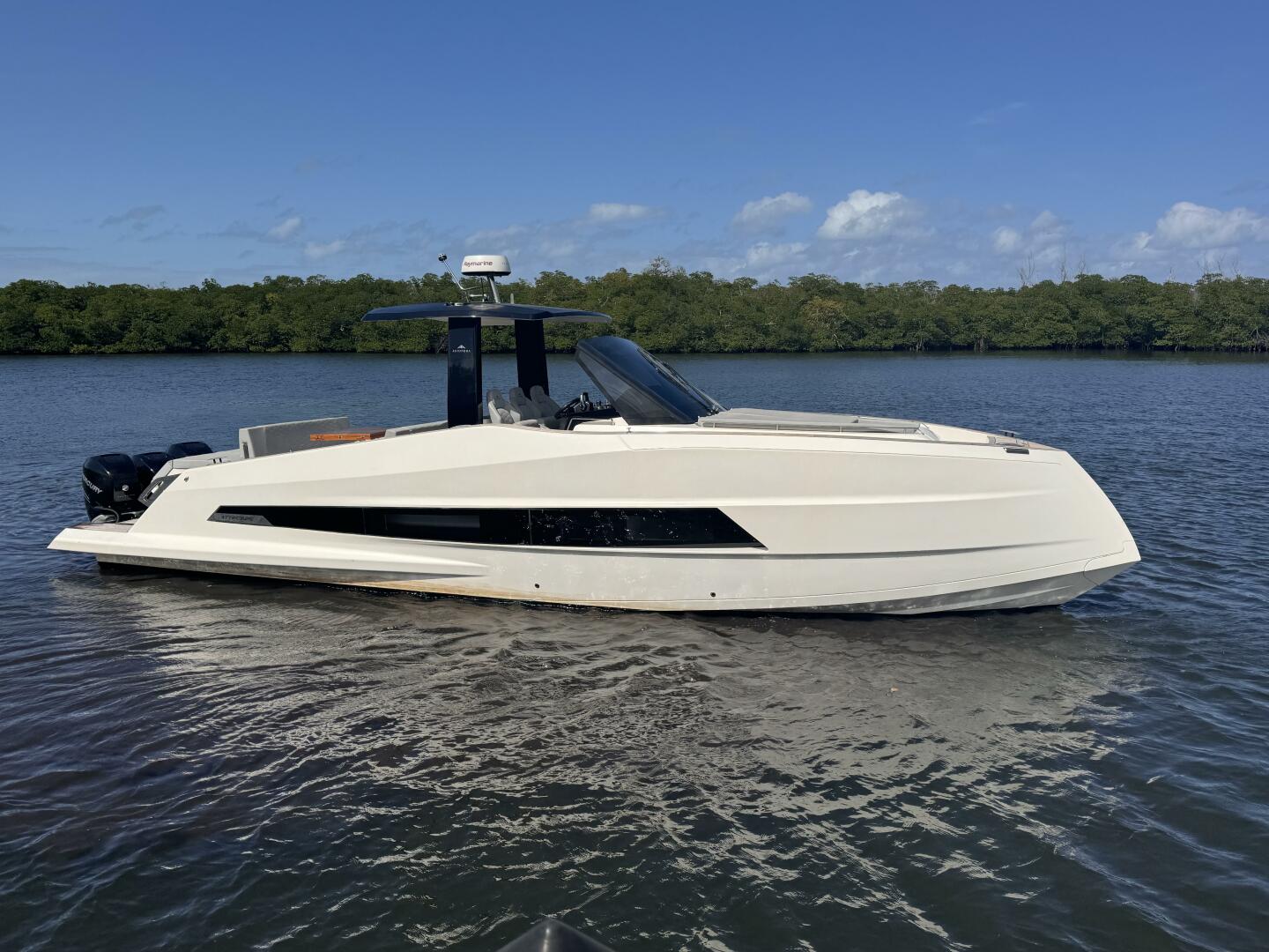 2023 Astondoa 377 Coupe Outboard - Image 1