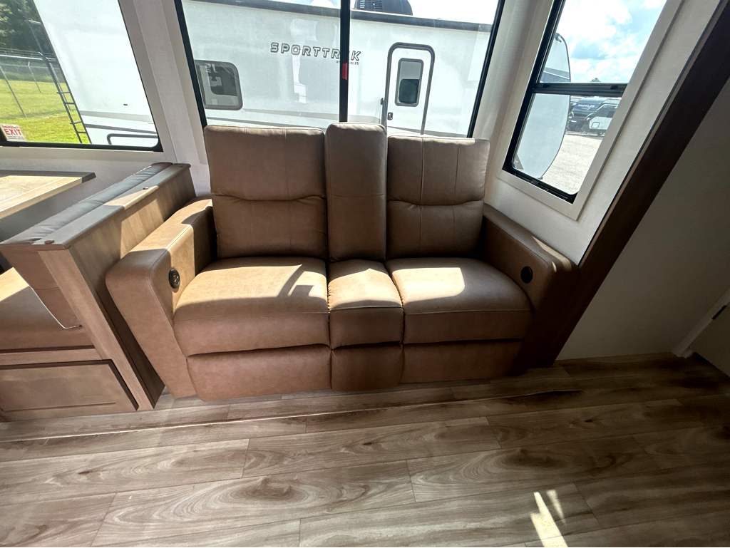 2027 VENTURE RV SPORTTREK 333VIK - Image 12