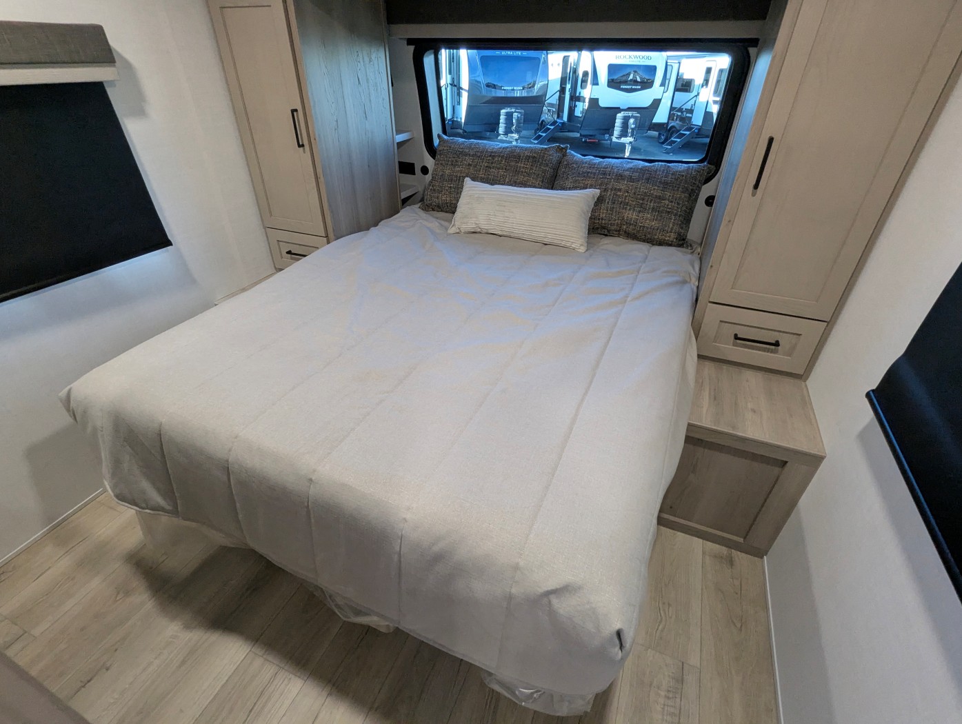 2026 Forest River Rockwood Ultra Lite 2908SRL - Image 7