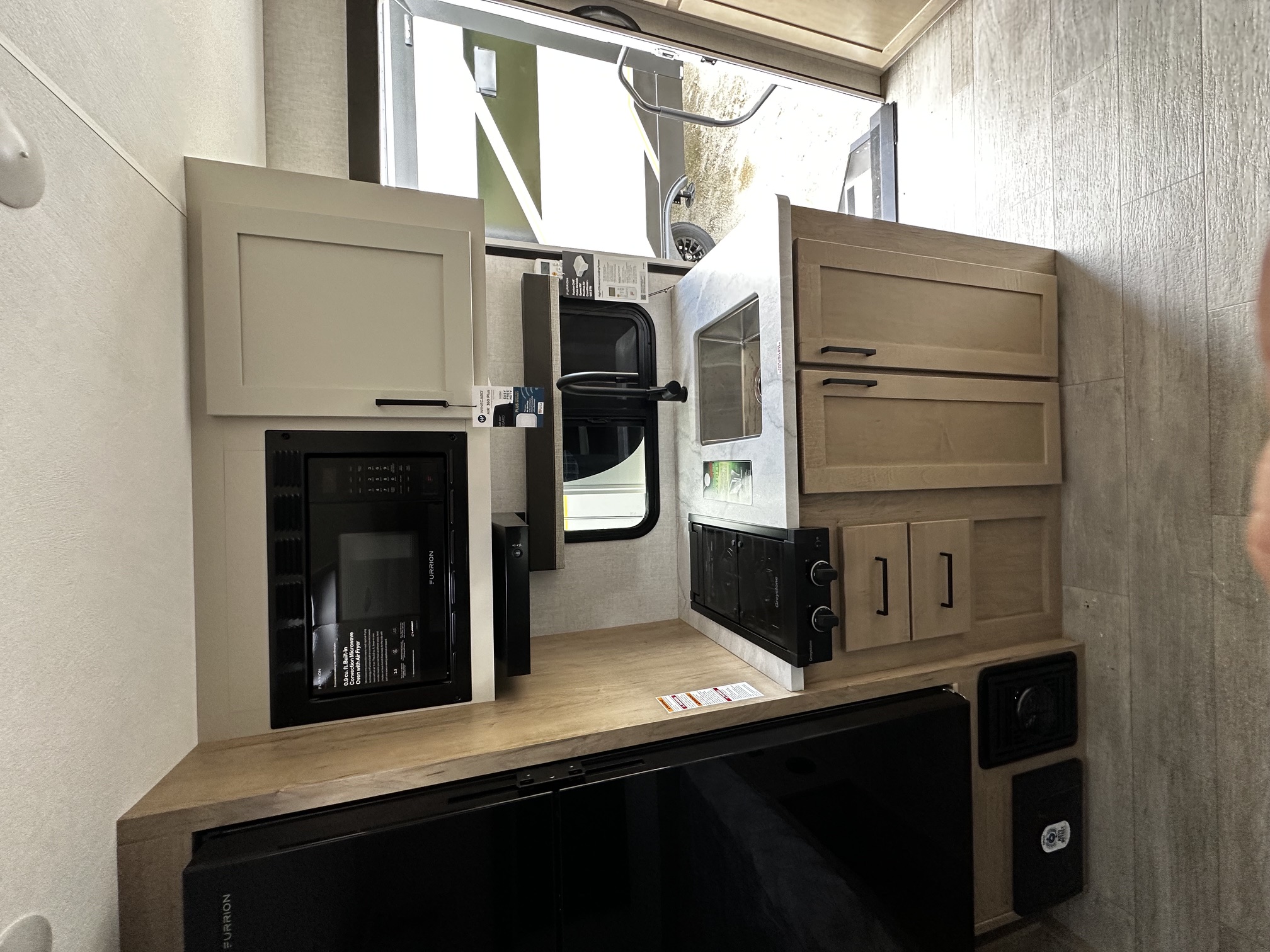 2027 Ember RV E-Series 18RBE - Image 14