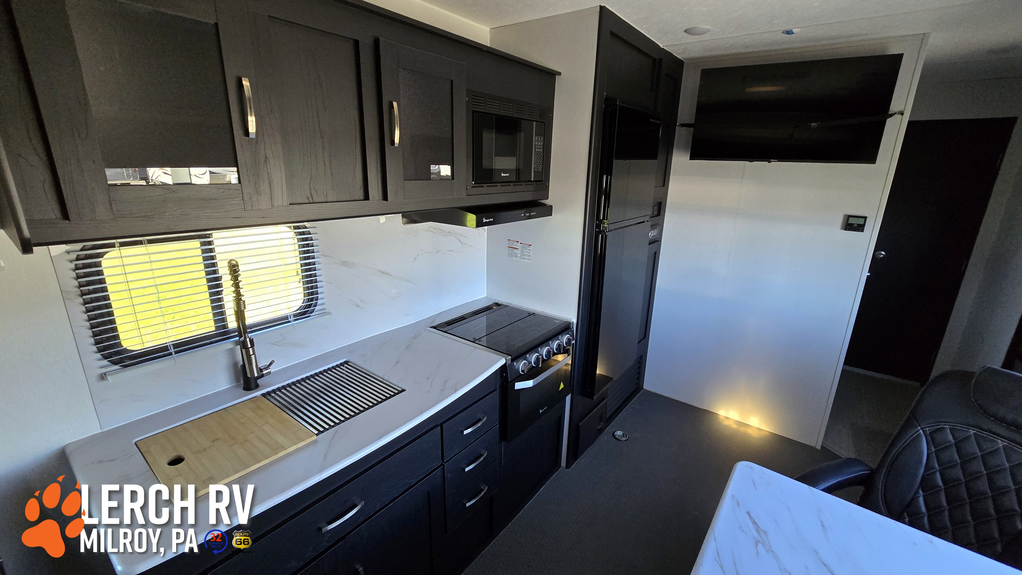 2024 Coachmen Adrenaline 27KB - Image 17