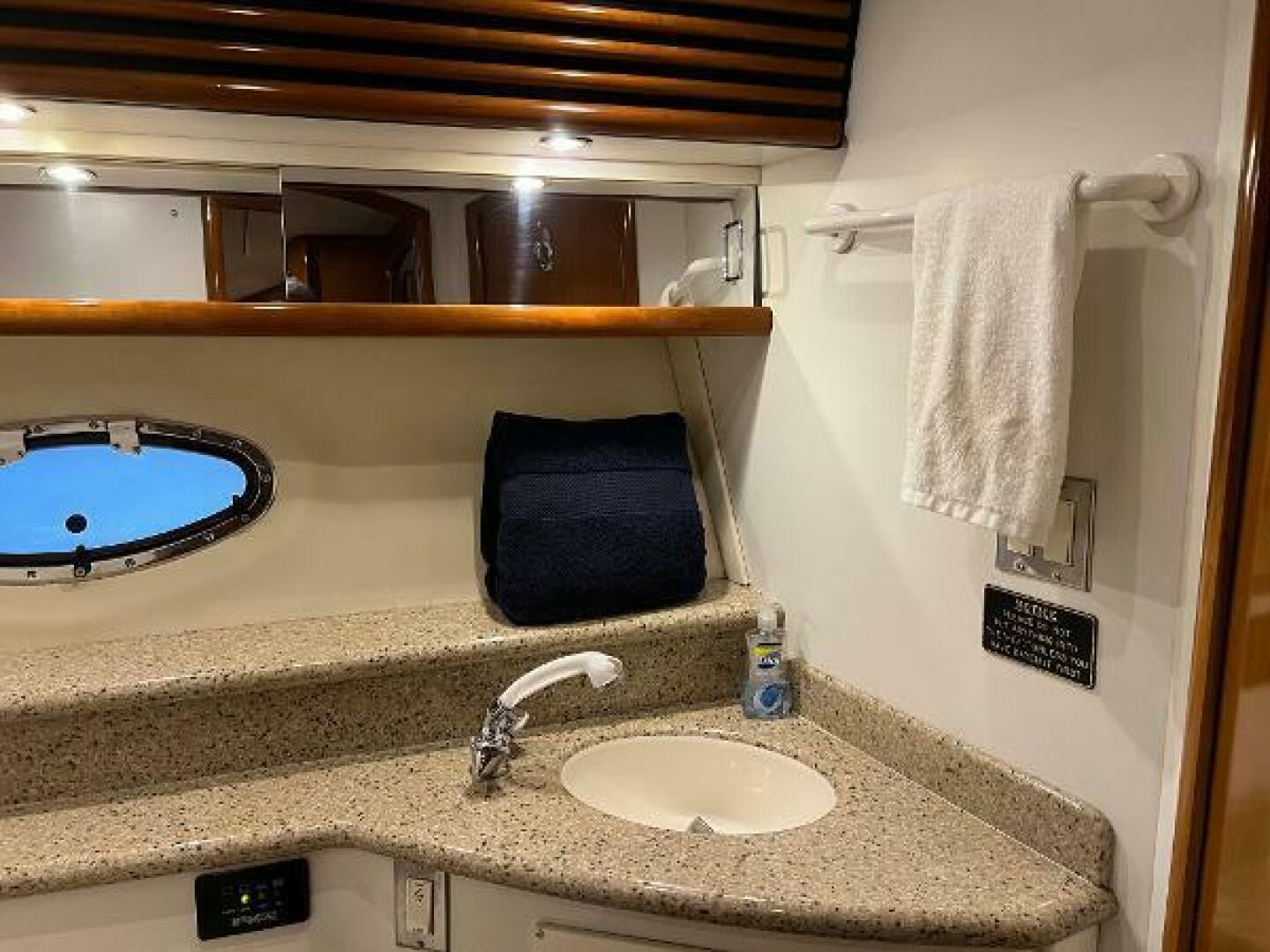 2001 Carver 450 Voyager Pilothouse - Image 52