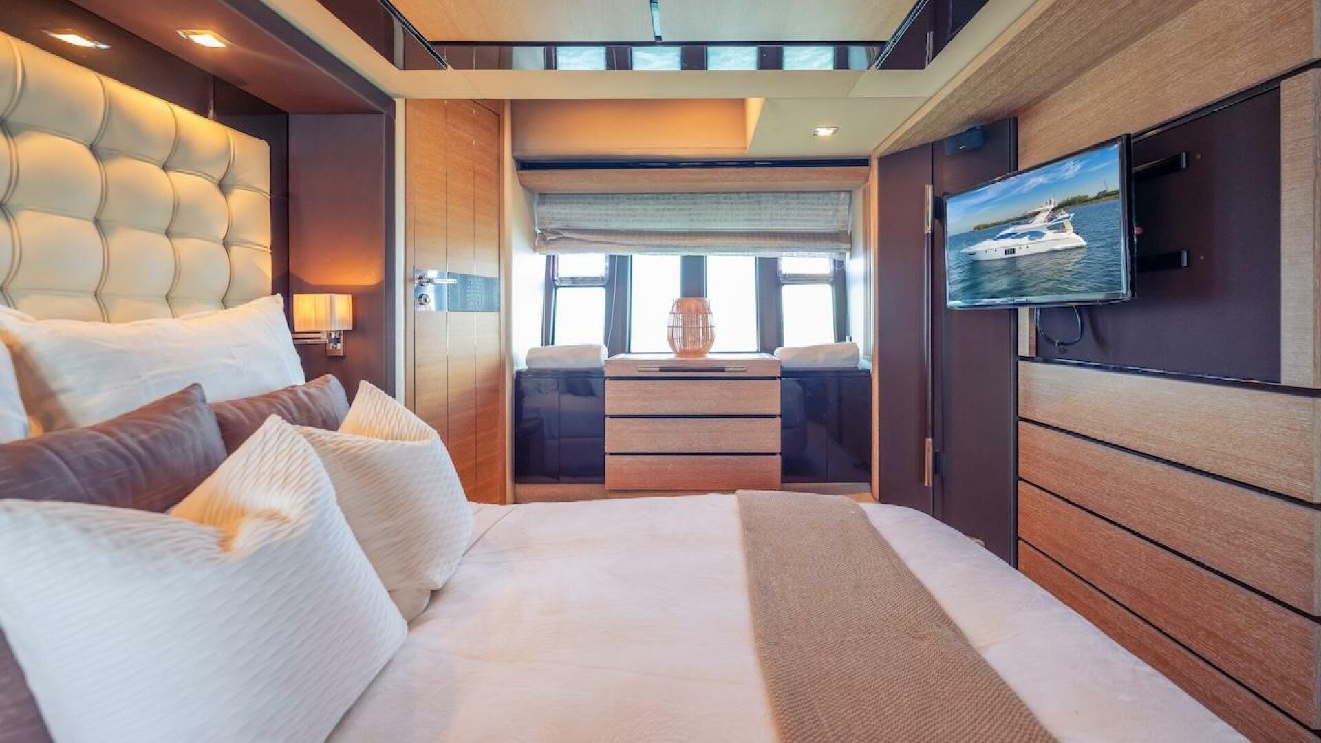 2012 Azimut Evolution - Image 50