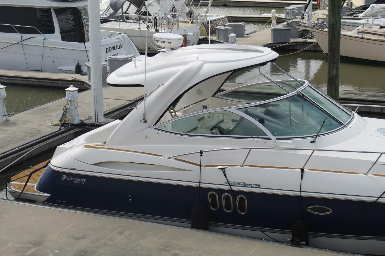 2007 Cruisers Yachts 420 Express - Image 6