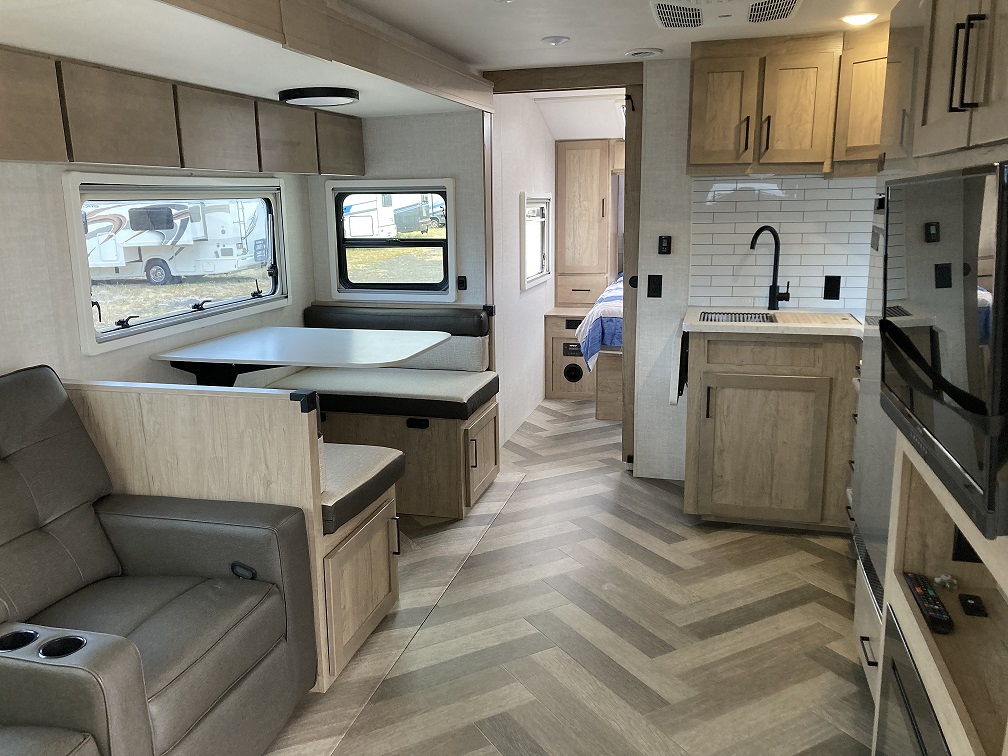 2023 Ember RV Touring Edition 26RB - Image 25