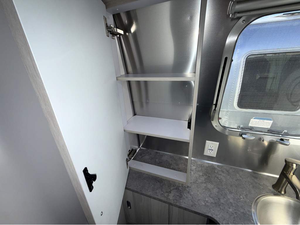 2026 AIRSTREAM INTERNATIONAL 27FBT - Image 27