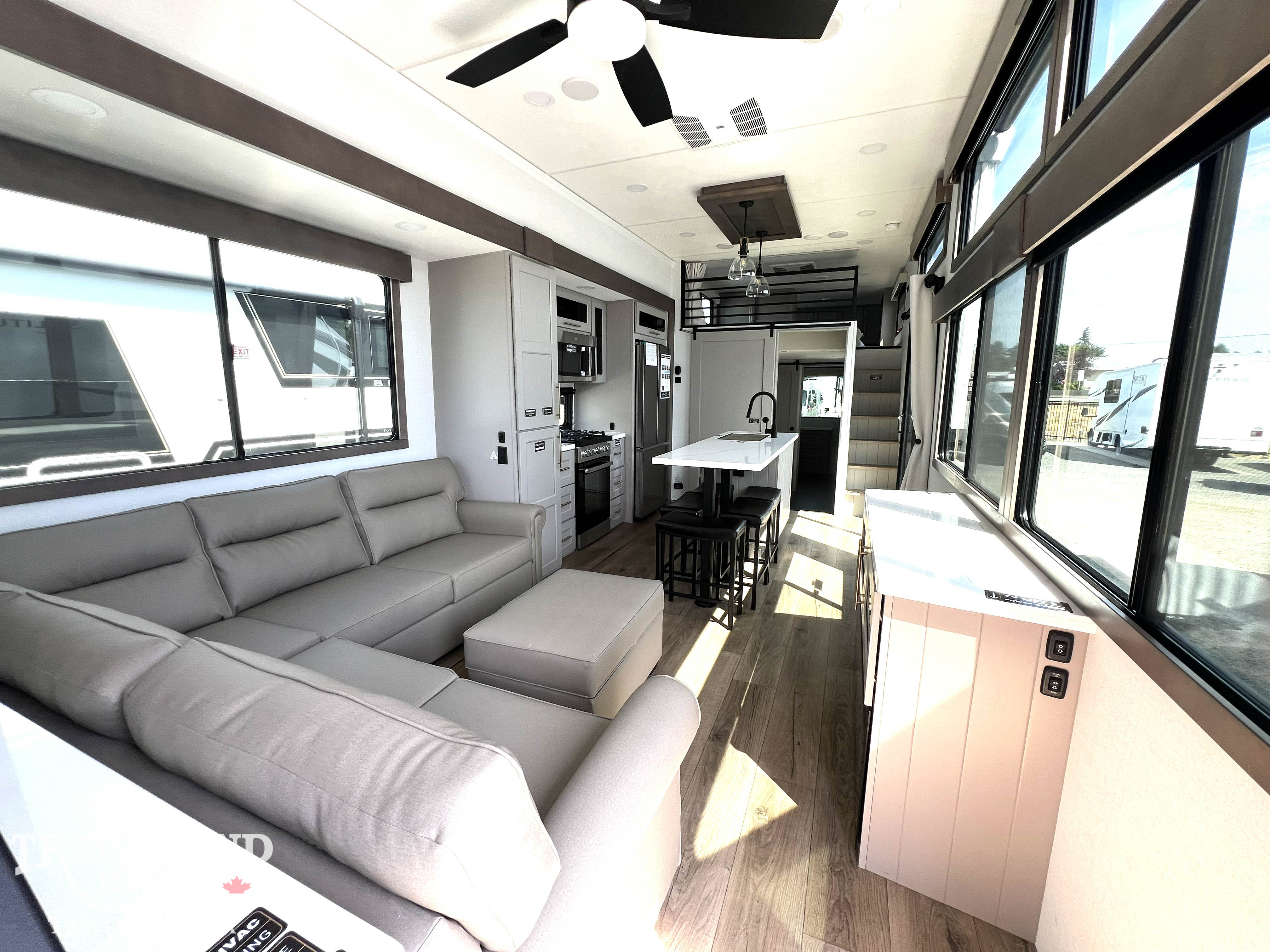 2026 Alliance RV Benchmark 44LFT - Image 4