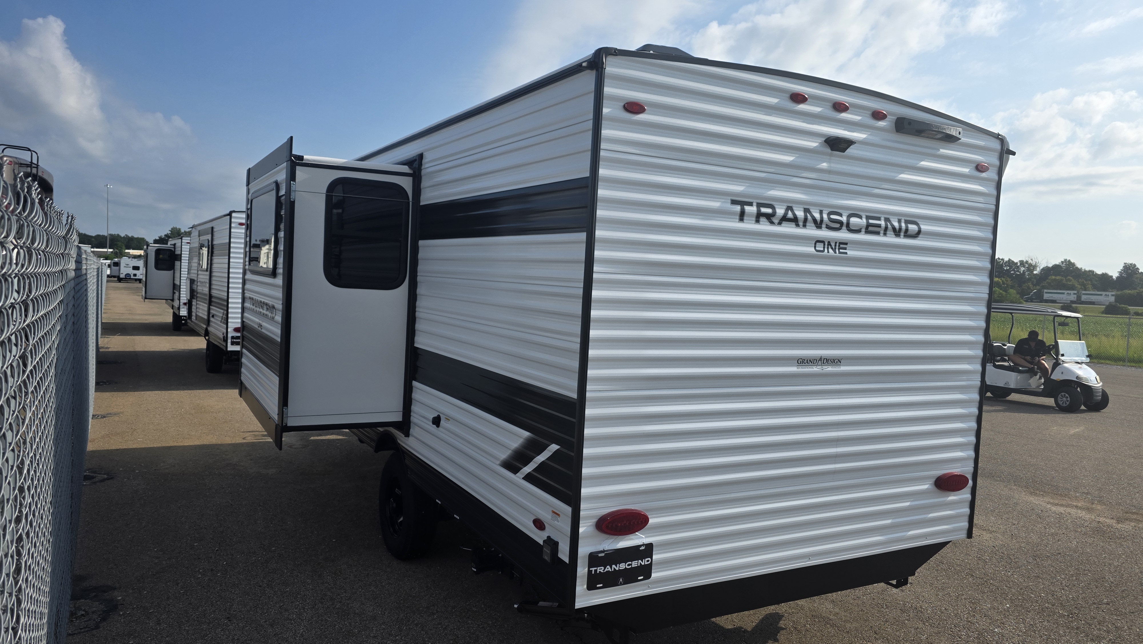2027 GRAND DESIGN TRANSCEND 161DB - Image 4