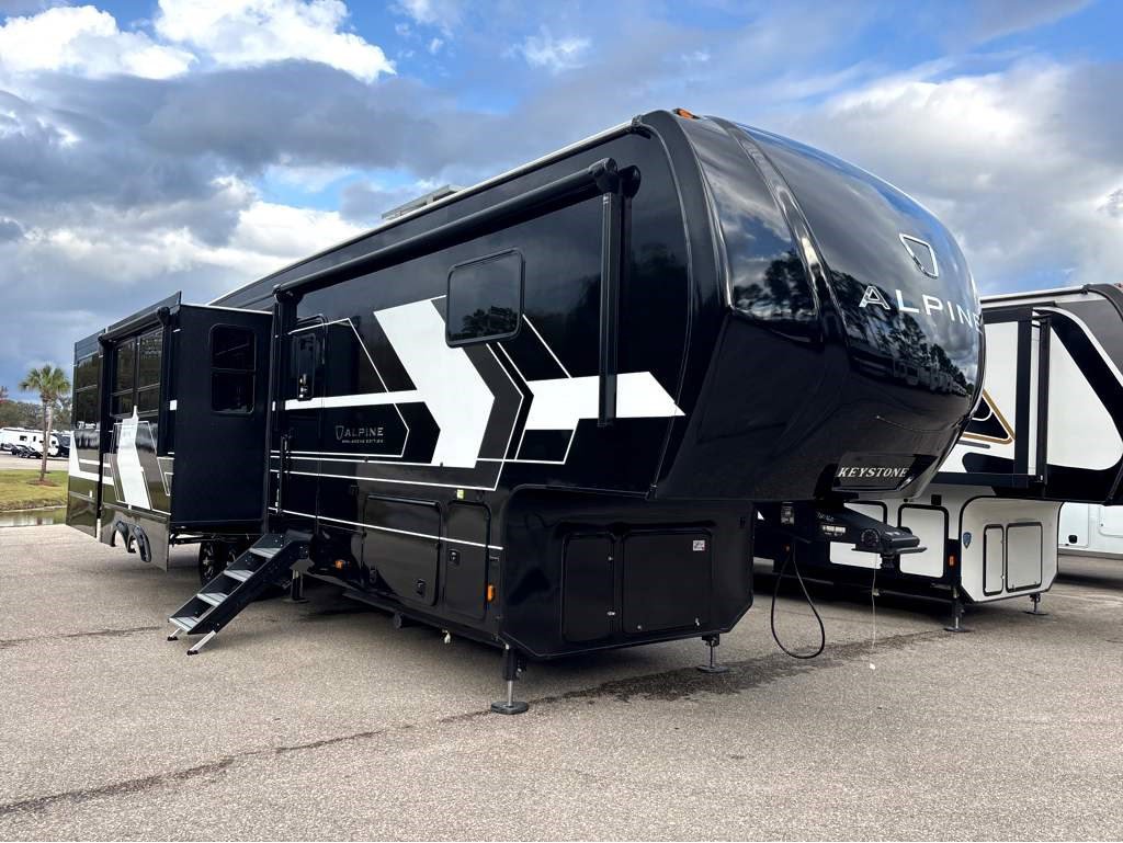 2026 Keystone AVALANCHE 366LS - Image 2