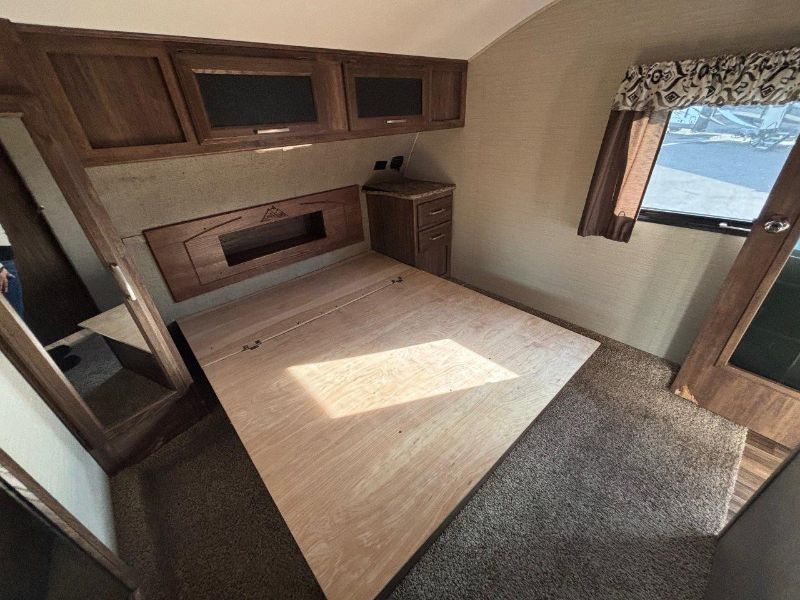 2017 Keystone Cougar 326RDS - Image 17