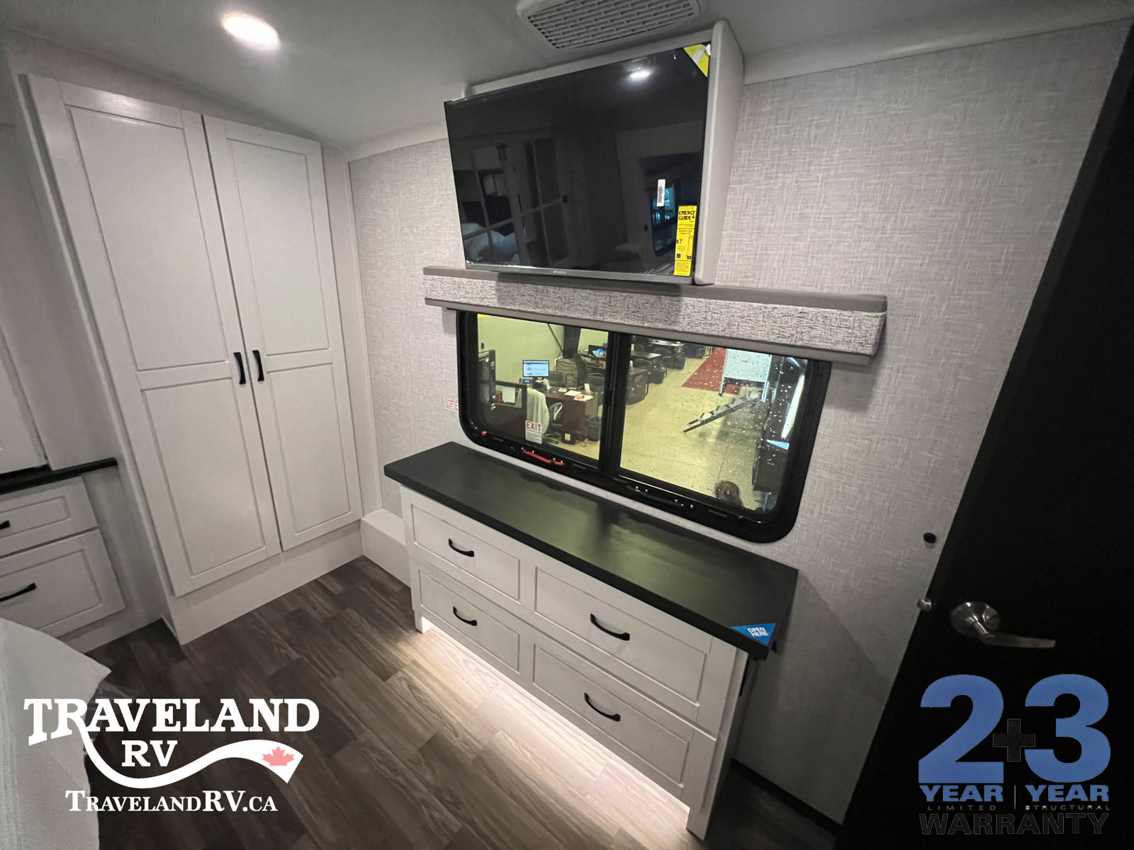 2025 Jayco North Point 377RLBH - Image 23