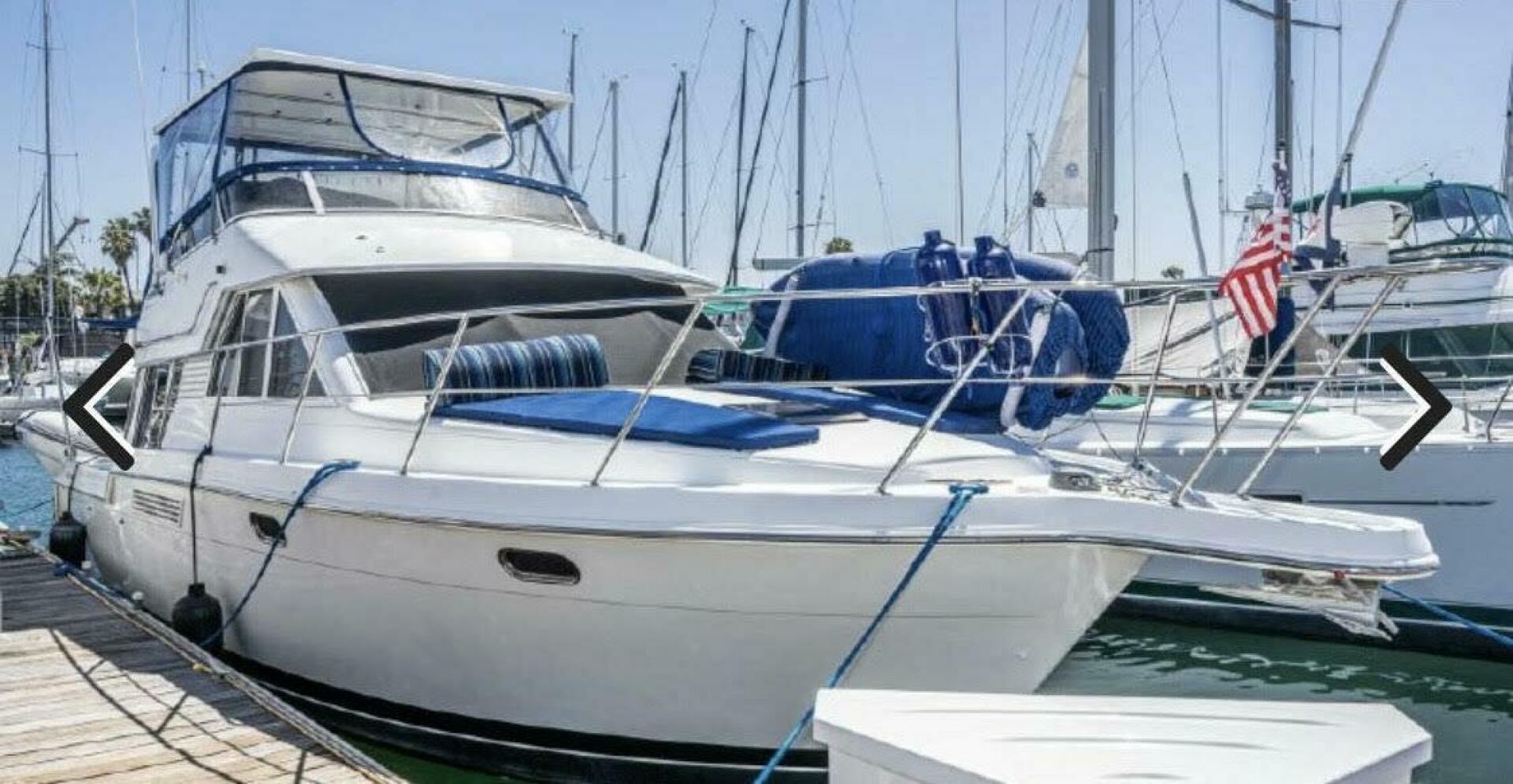 1999 Carver 370 - Image 1
