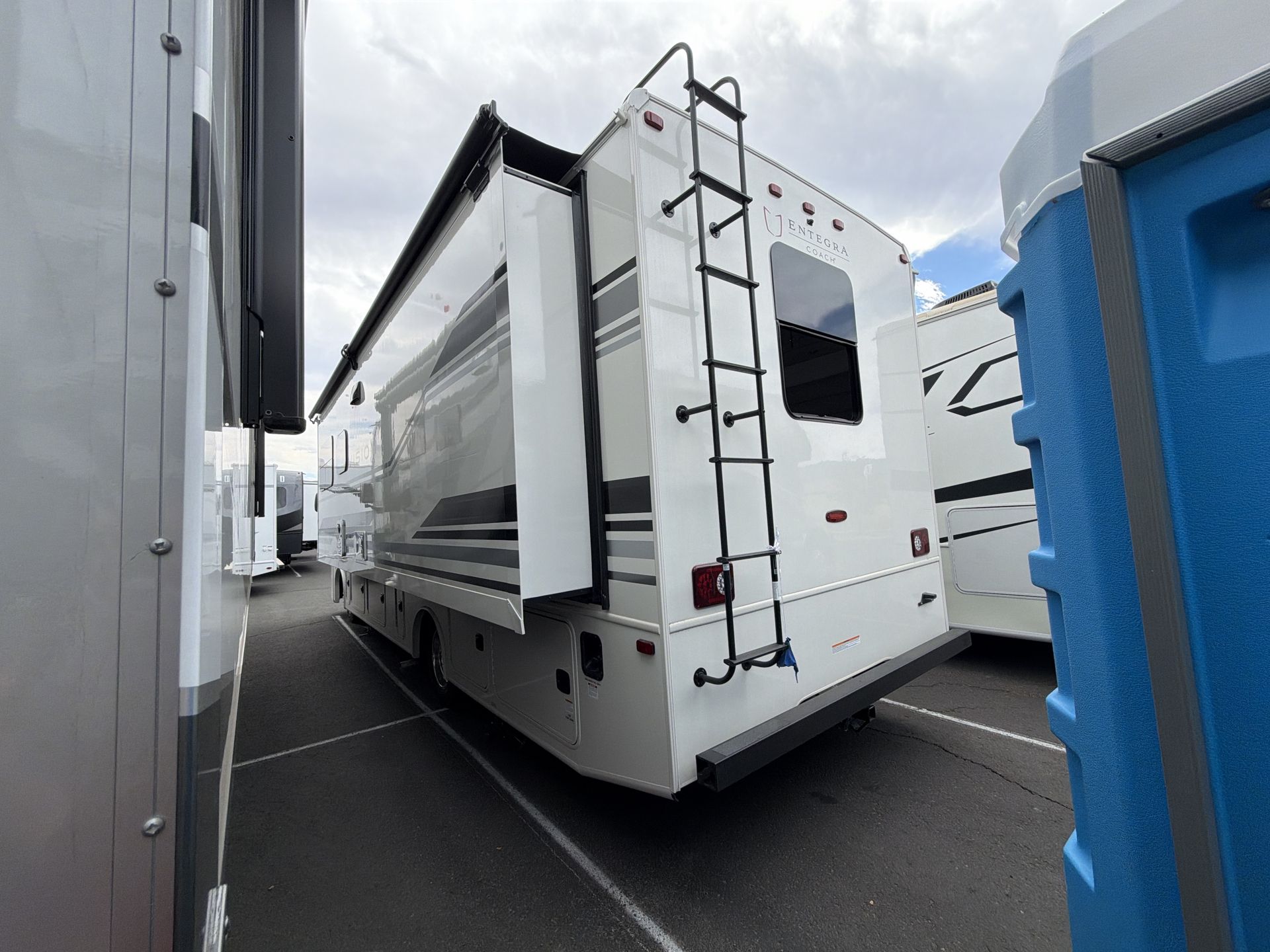 2027 Entegra Coach Vision 29S - Image 5