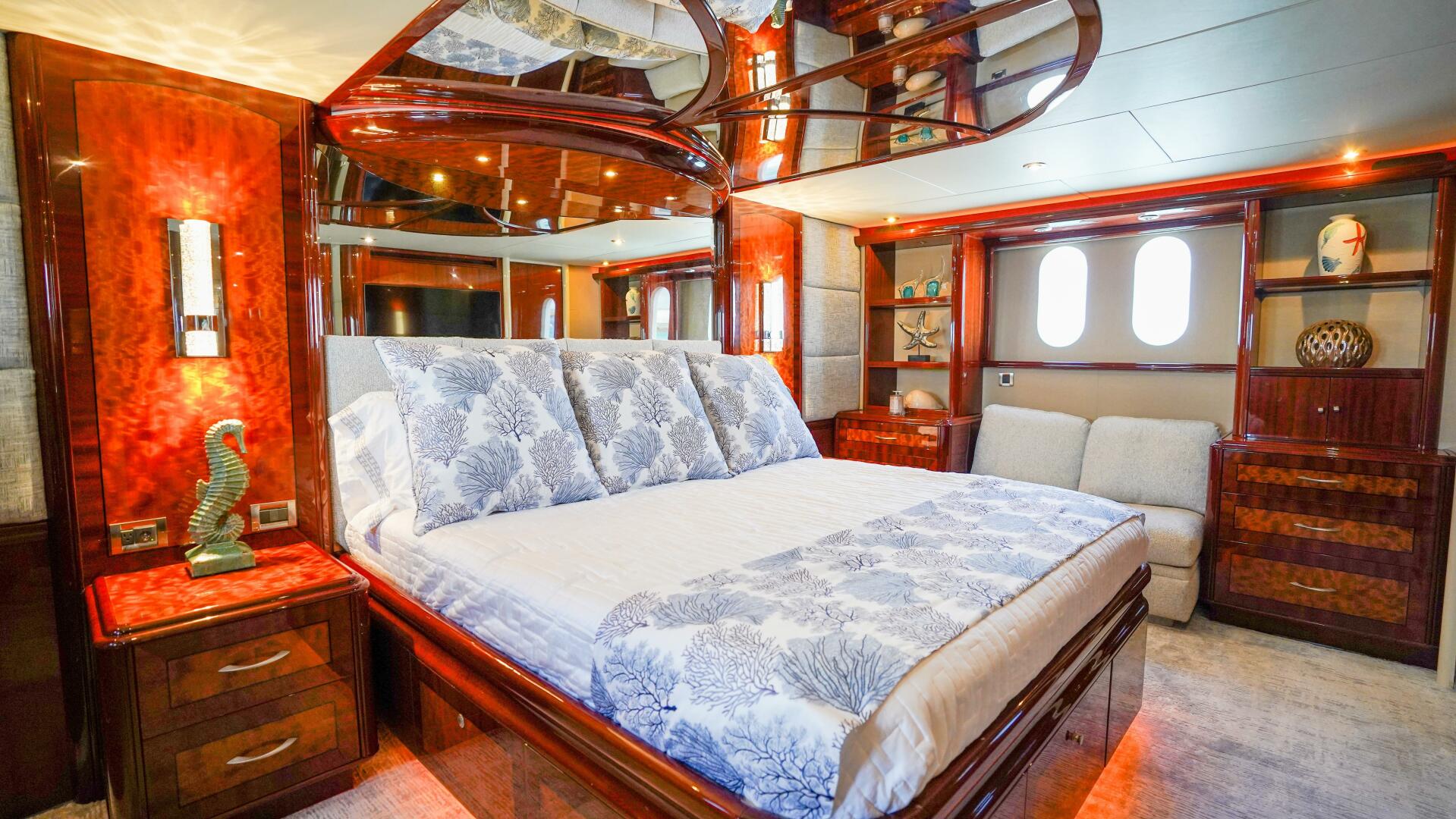 2004 Lazzara Yachts 80 SL - Image 40