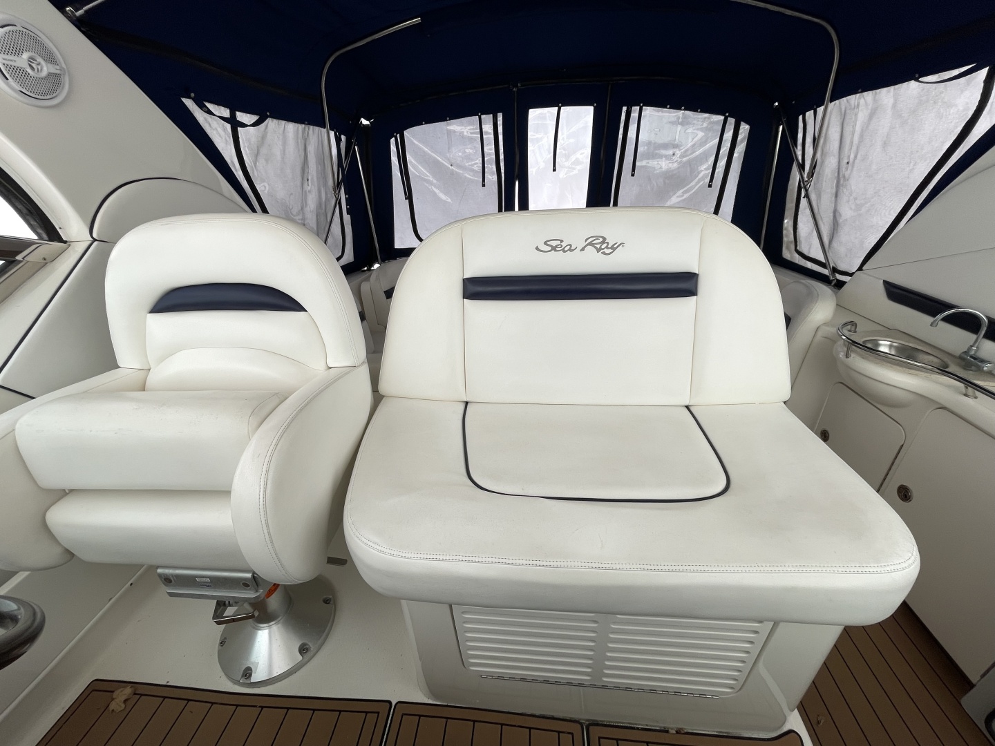2010 Sea Ray 390 Sundancer - Image 10
