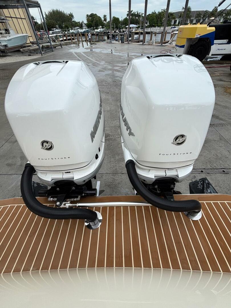 2013 Statement 35 Center Console - Image 24