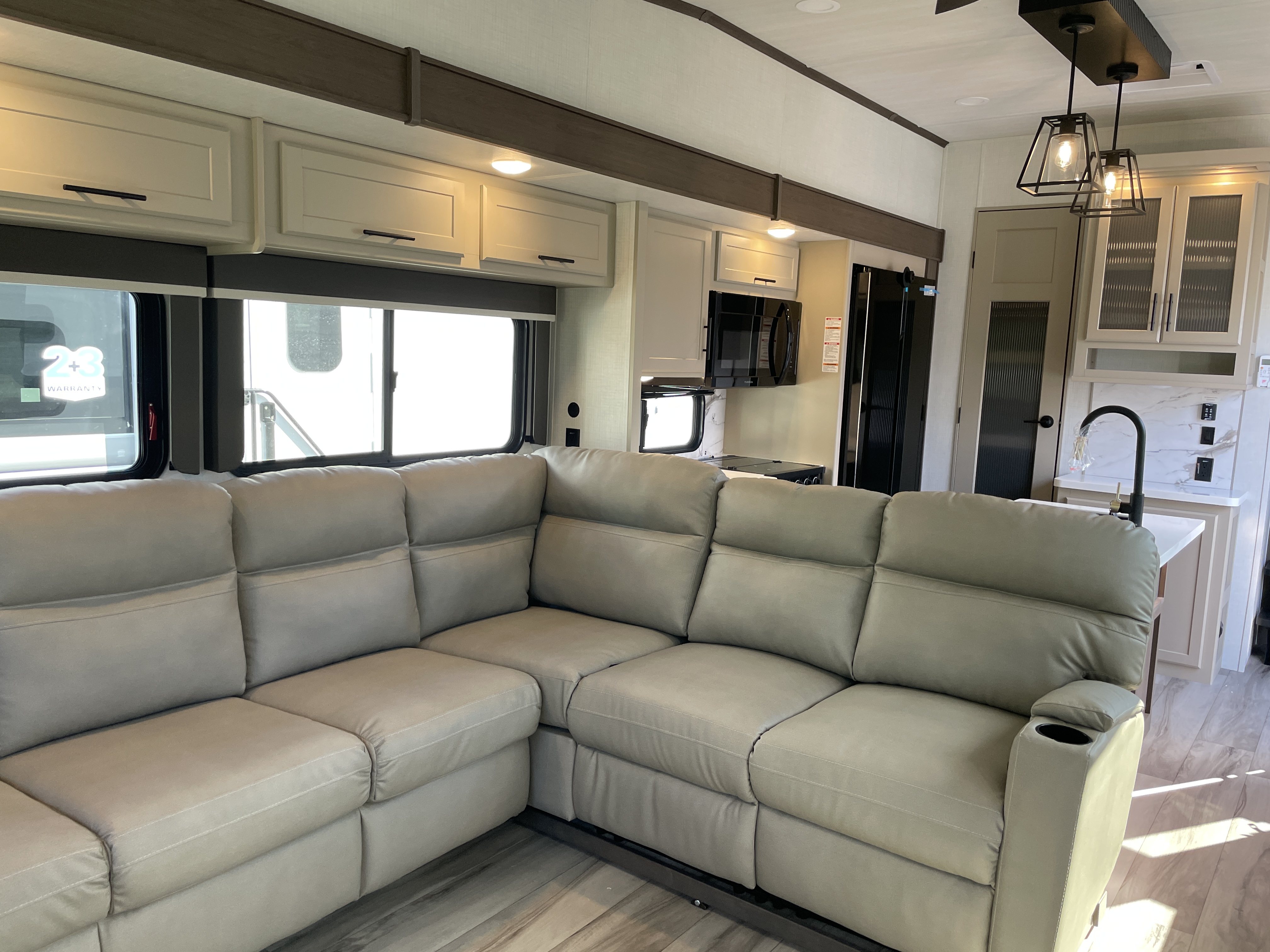 2027 Keystone Cougar 320RDS - Image 9