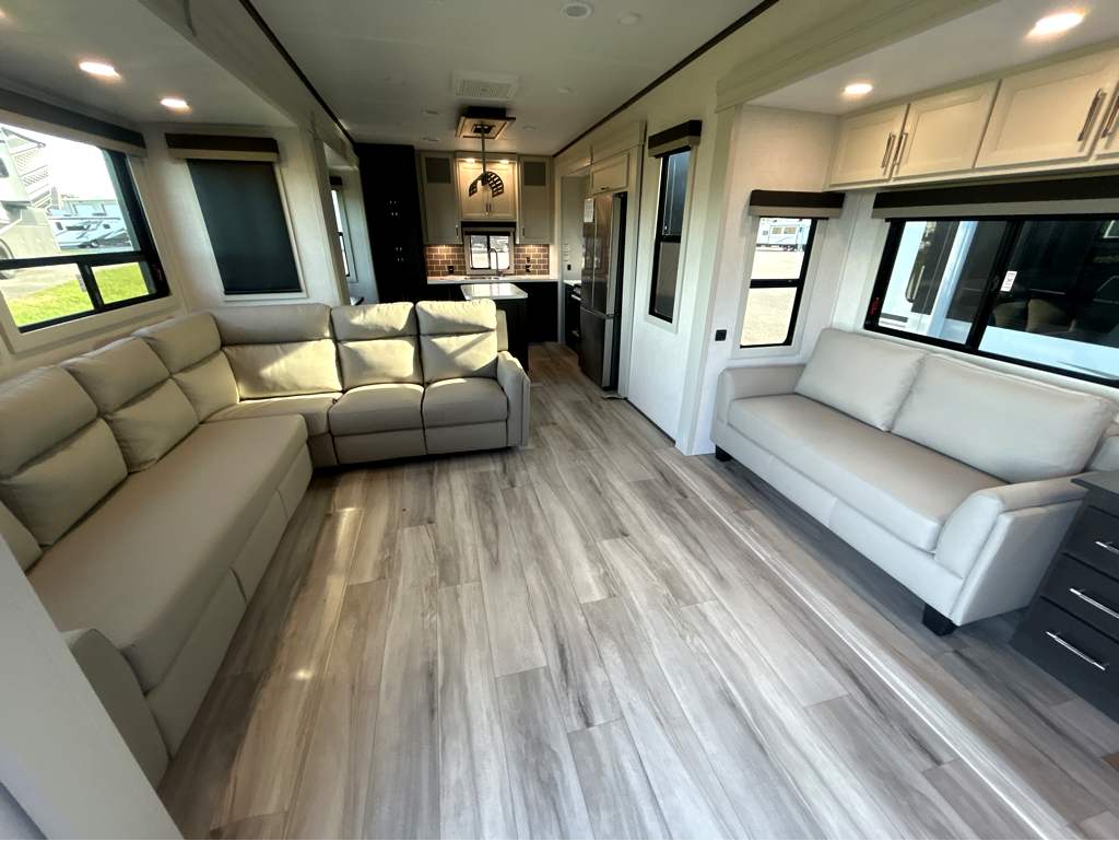 2026 Keystone AVALANCHE 366LS - Image 6