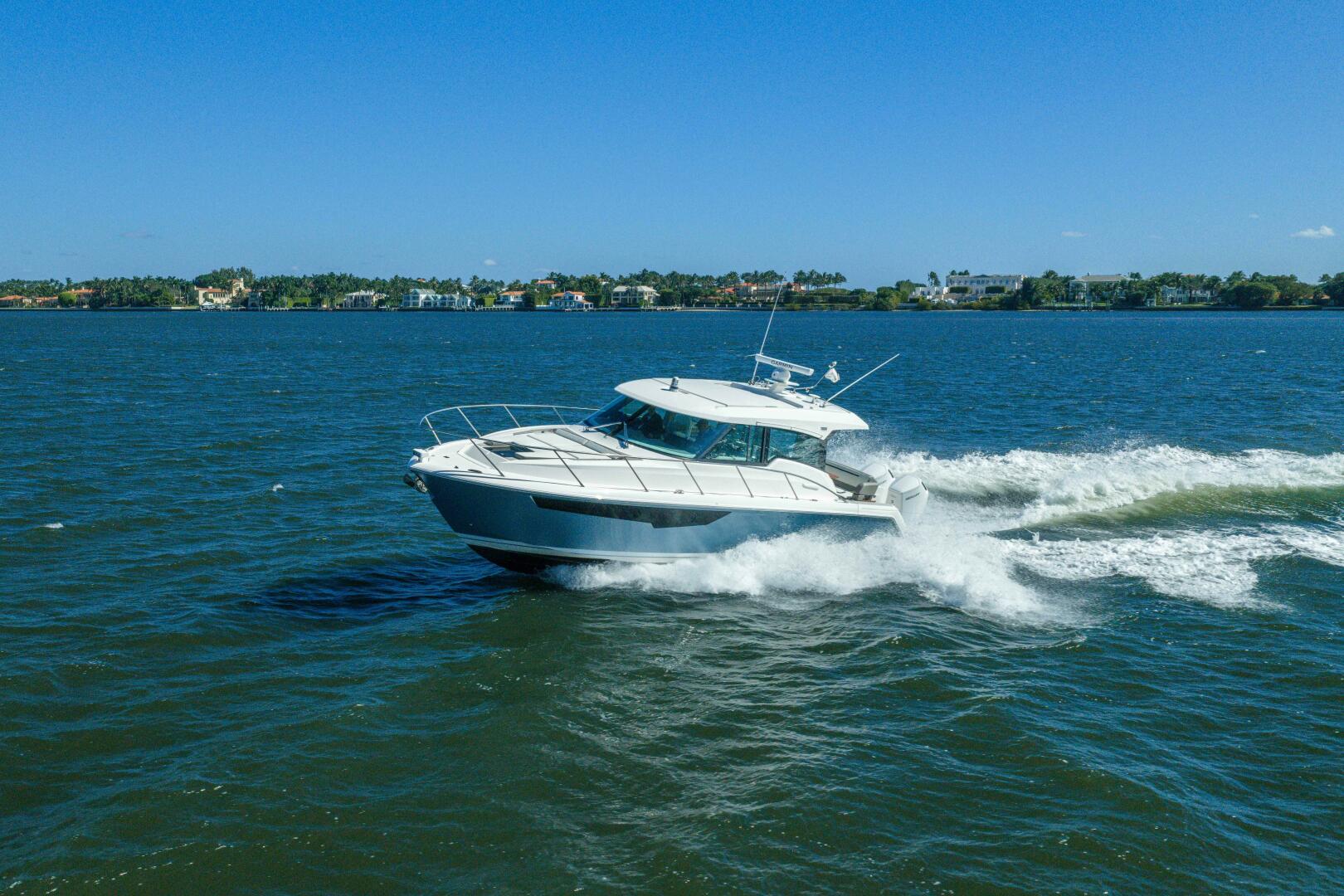 2025 Tiara Yachts 43 LE - Image 53
